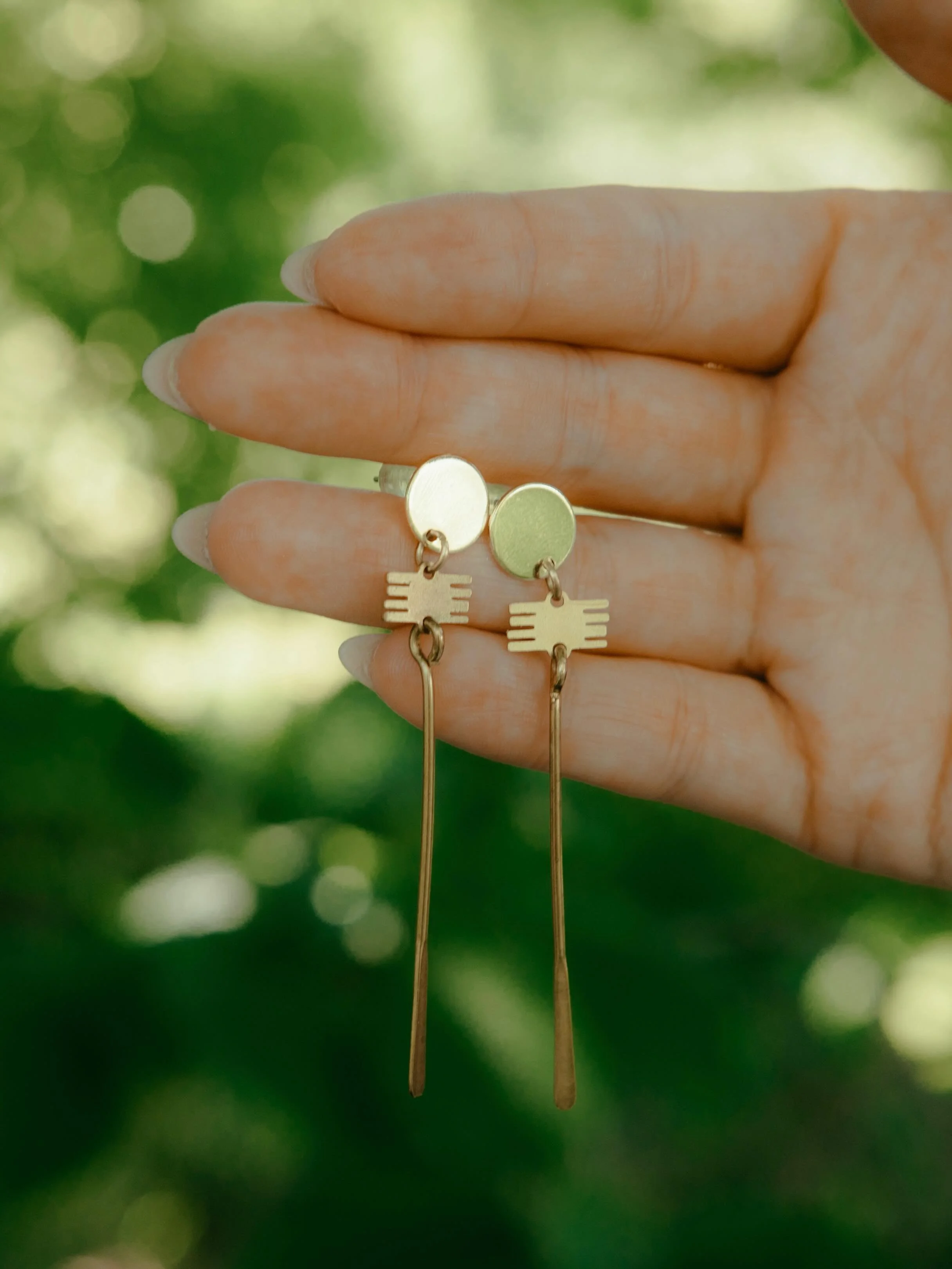 The Mira Earring 〰️ she&rsquo;s lightweight, wearable, and way more interesting than your average drop earring. The kind of piece that makes people lean in for a closer look.
Shop Mira on Wednesday, June 10th. Link in bio 🔗