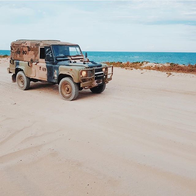 It doesn&rsquo;t get much better than this 👌🏼🌊 #perentie #australia #australianmade #robcoproducts #landrover #bliss 🦎