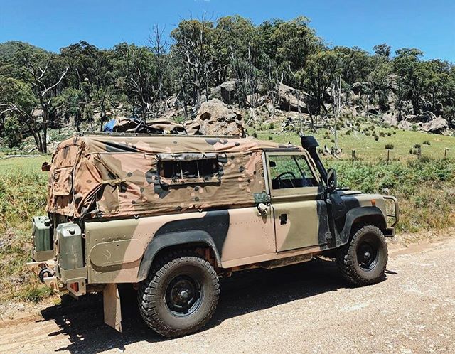 Our standard GS Canopy with zips &amp; mesh added to windows 🦎👍🏻 Adding zips reduces fumes, dust and flapping! 👏🏻👏🏻 @perentie.gs #perentie #perentie110 #australianmade #4x4 #robcoproducts #landy #landrover #adventure #camping