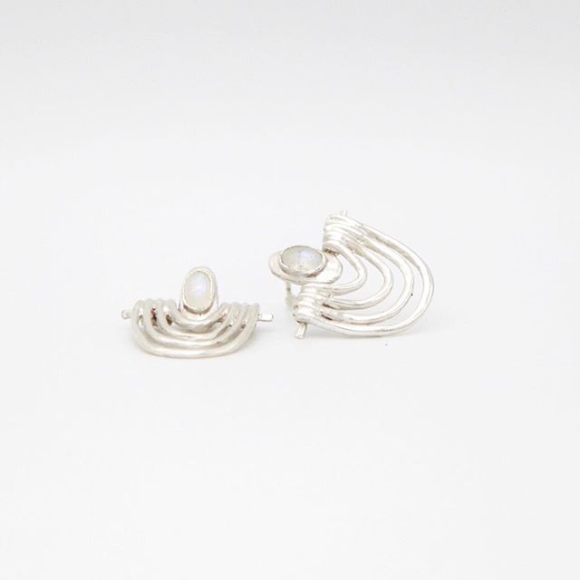 Moonstone Rainbow earrings ⠀
LIMITED RELEASE ⠀
⠀
⠀
⠀
#hebbymetal #rainbowmoonstone #earrings #sterlingsilver ⠀