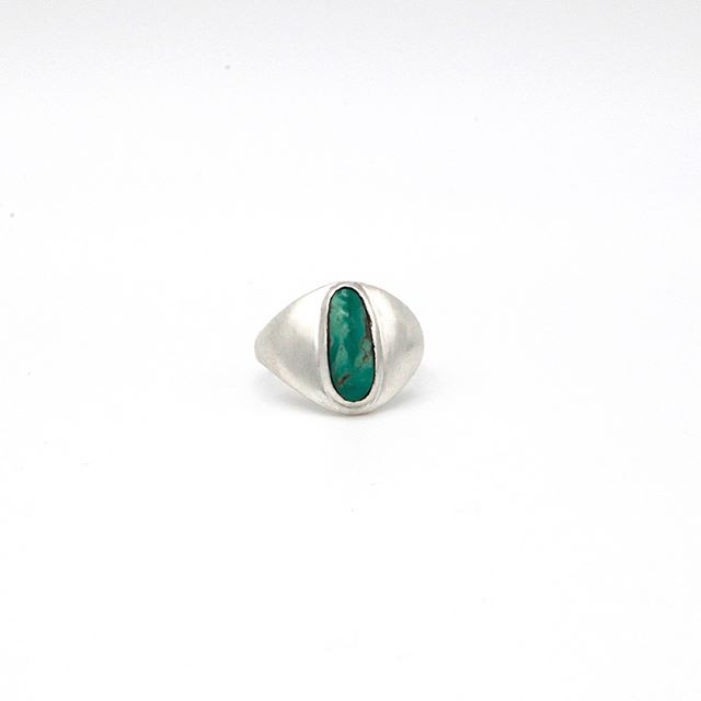 Turquoise signet ring ⠀
ONE OF A KIND⠀
⠀
⠀
⠀
#hebbymetal #oneofakind #sterlingsilver #turquoise #signetring⠀
⠀