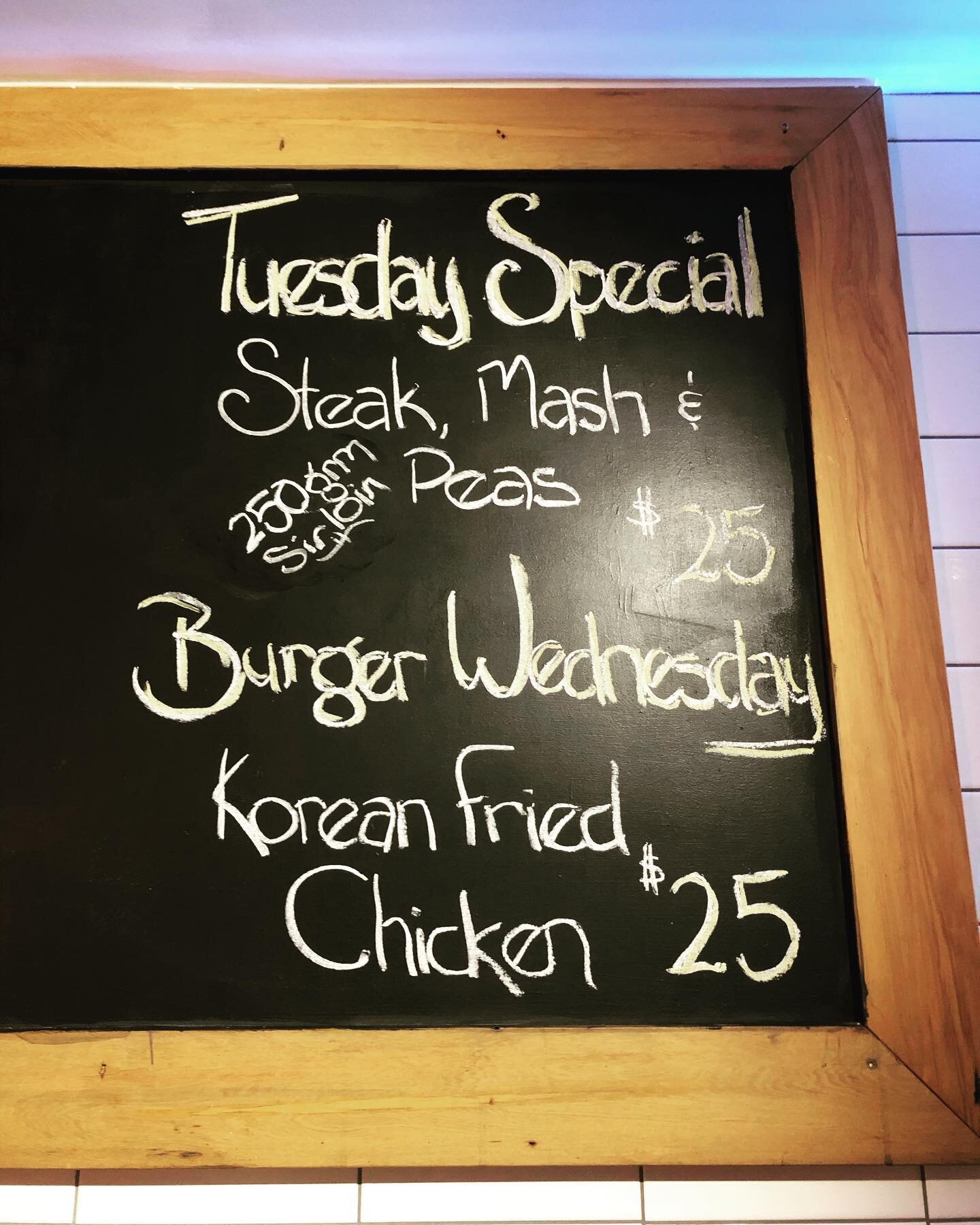 How good was last nights dinner special? If you missed it, be sure to catch tonight&rsquo;s special - Korean Fried Chicken burger 🍔 
.
.
#specials #burger #chicken #parkkitchen #wellyeats