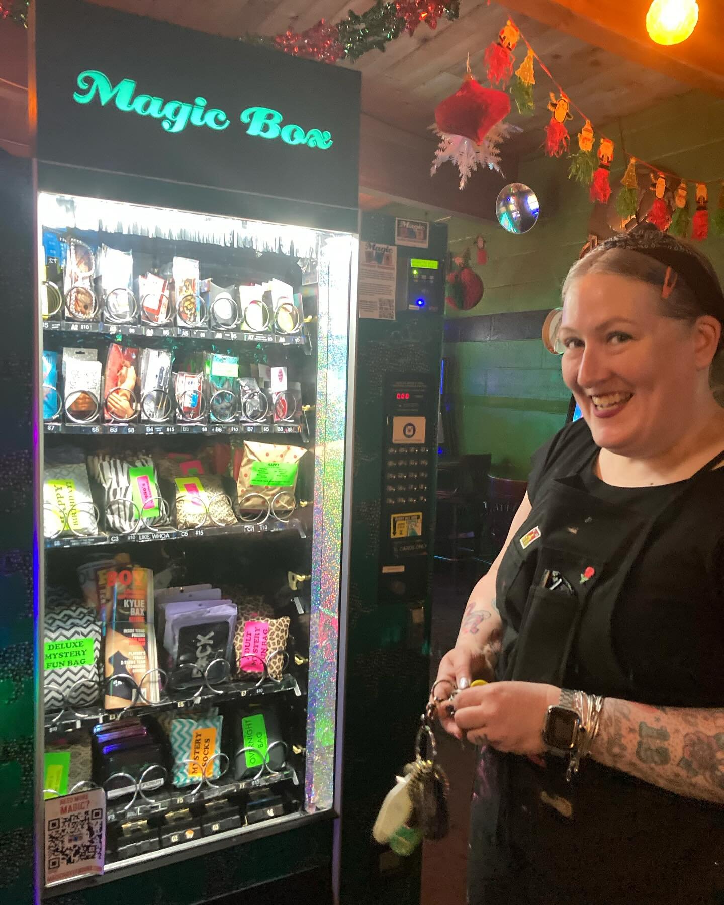 It&rsquo;s a perfect day to enjoy one of the many Magic Box locations with a patio. Maybe go to @thestandardpdx and get a slushee? 

#magicbox #magicboxvending #travelportland #traveloregon #happeninginpdx #pdxnow #magicbox #magicboxvending #vendingm