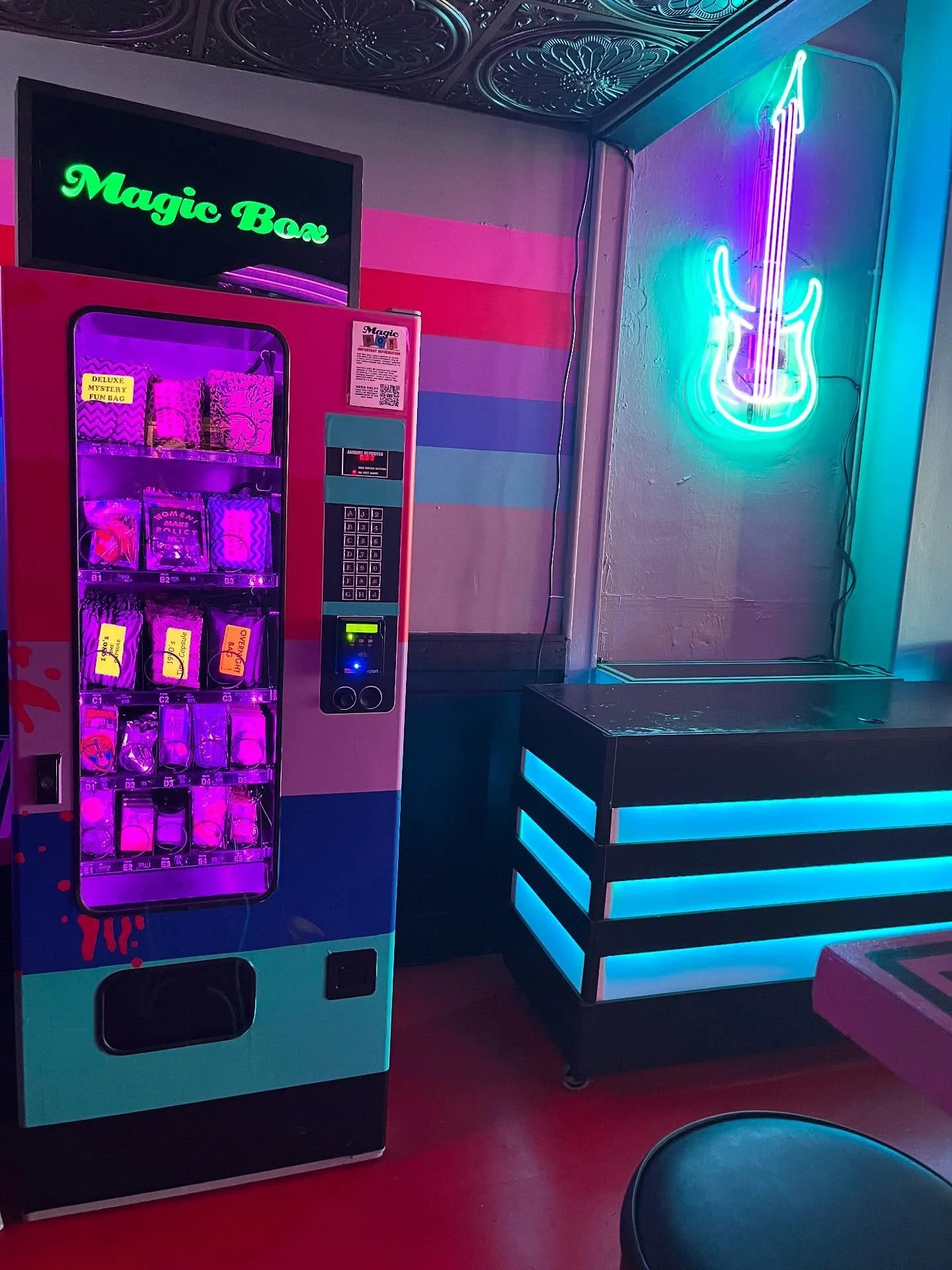 Here&rsquo;s what&rsquo;s happening this week at some Portland Magic Box locations: 

Friday
Karaoke 7 PM @chopstickshowcanbe

Woodbrain 8 PM at @landmarksaloon

Chinga La Migra Fundraiser for @pirc_pdx: Father&rsquo;s Milk / Retirement / Machine Cou