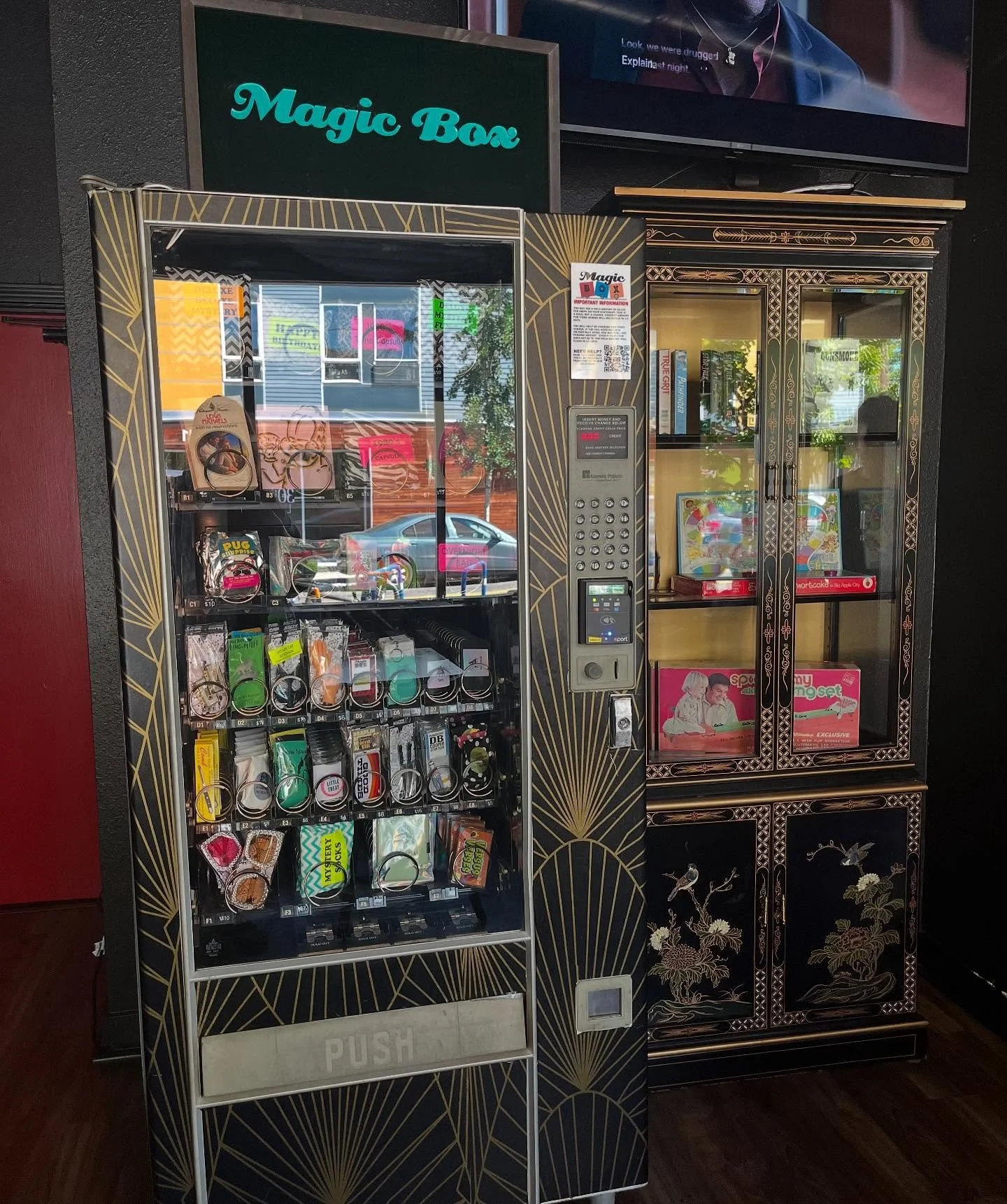 It&rsquo;s Monday night at @taketwopdx - that means $2 oysters, $10 martinis and $12 shrimp cocktail until they&rsquo;re gone! 🍤🦪🍸

#magicboxvending #weirdvendingmachines #creativevending #creativevendingmachine #portland #portlandoregon #taketwop