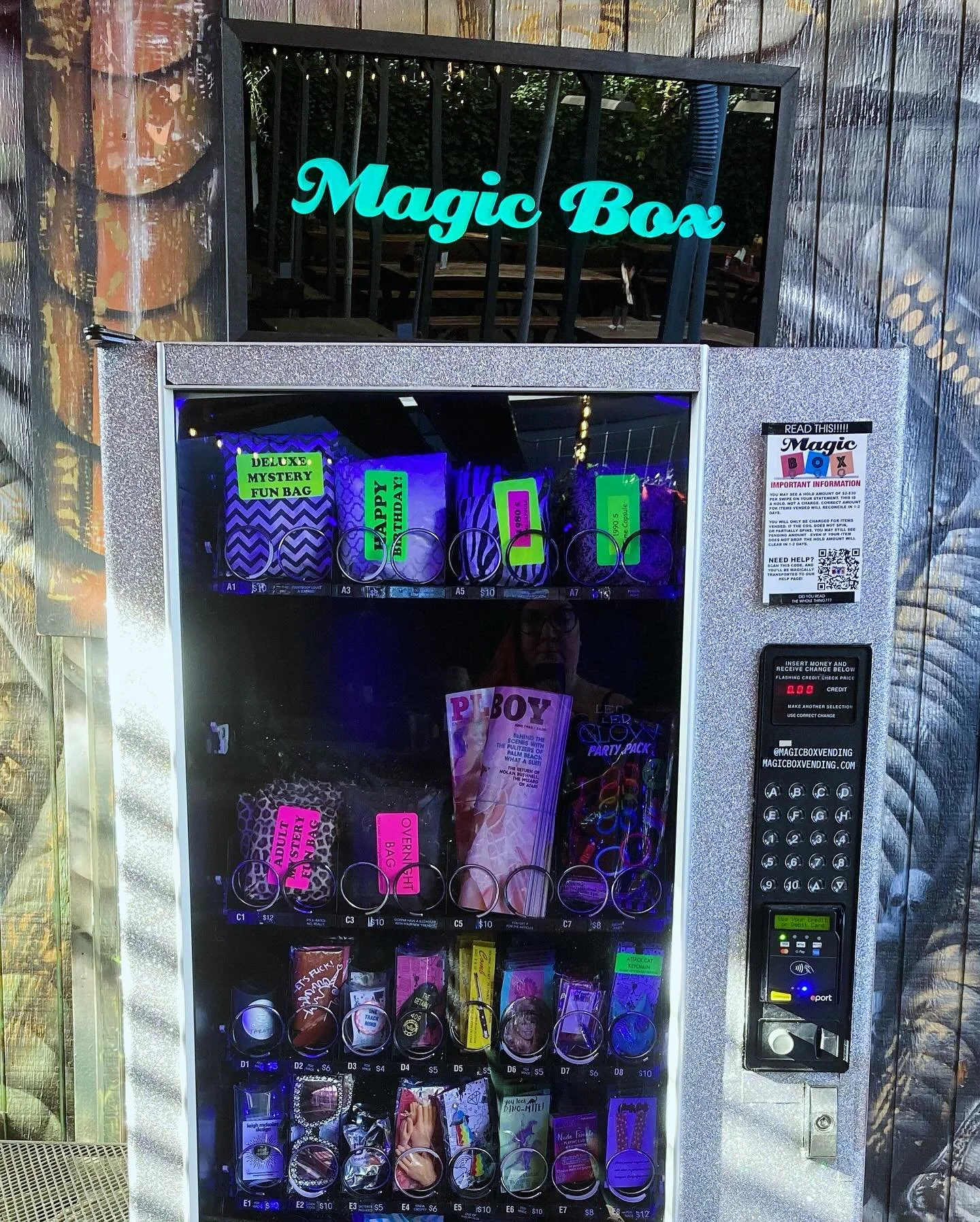 It&rsquo;s a busy weekend! Here&rsquo;s what&rsquo;s happening at some Portland Magic Box locations: 

Friday
@portlandnightmarket 4-11 PM at 100 SE Alder
Karaoke 7 PM @chopstickshowcanbe

Nate Smith 8 PM at @getdownpdx

Ghost Alien / Treefrog / Lago