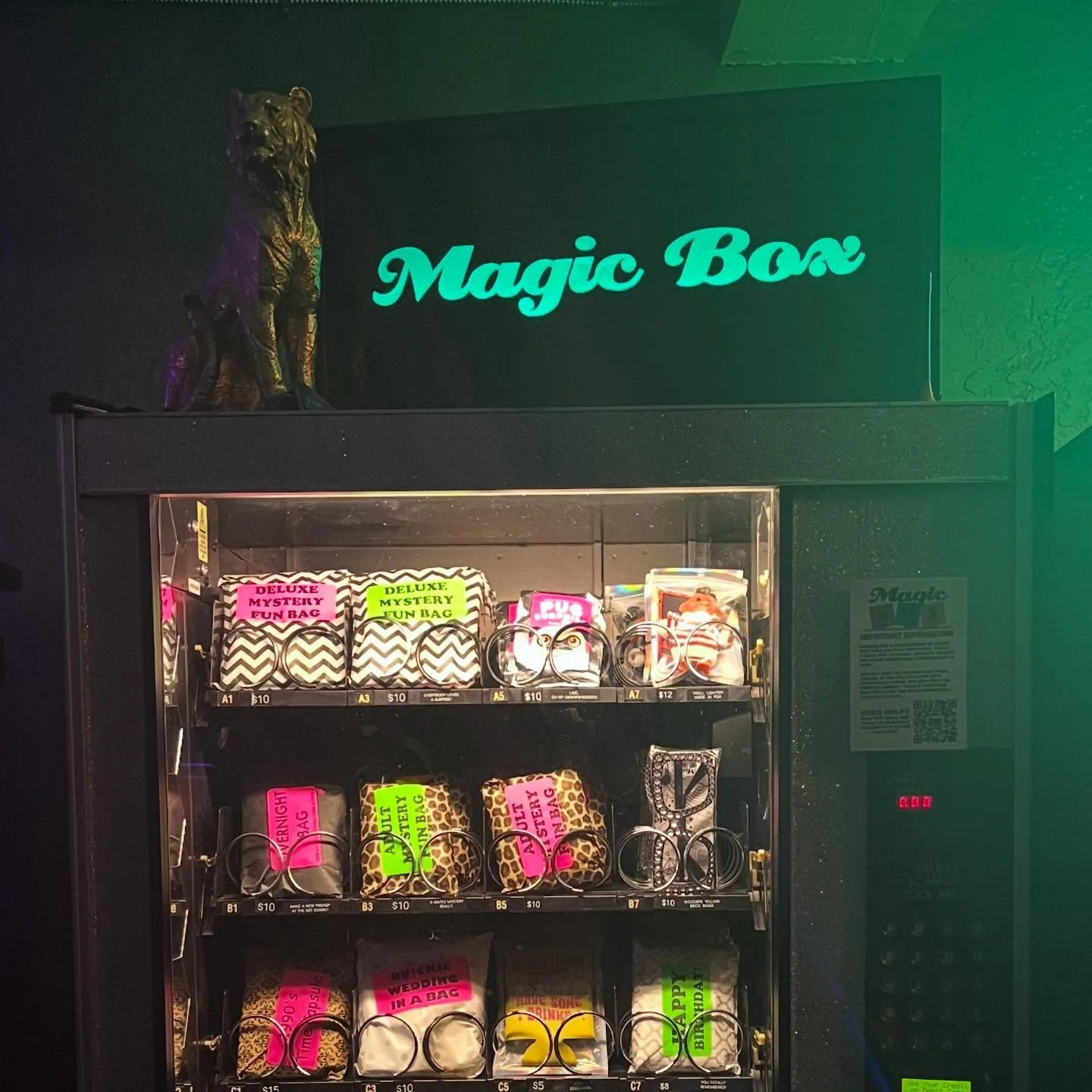 Here&rsquo;s what happening at some Portland Magic Magic Box locations this weekend: 

Friday
Karaoke 7 PM @chopstickshowcanbe

Garcia Birthday Band 8 PM at @getdownpdx

Chuck Israel&rsquo;s Jazz Orchestra: No Christmas Music 8 PM at @jacklondonrevue