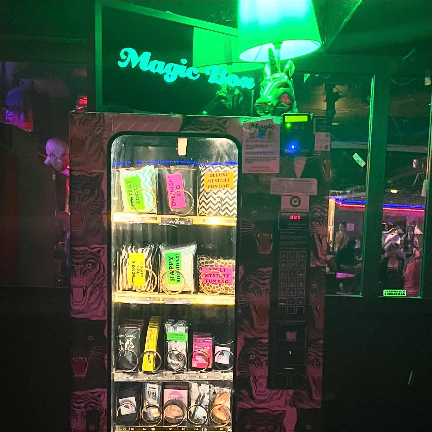 Here&rsquo;s what&rsquo;s happening at some Portland area Magic Box locations:

Friday
@portlandnightmarket 4-11 PM at 100 SE Alder

Karaoke 7 PM at @chopstickshowcanbe

Slender Gems / Sluzz / Royal Mess 8 PM at  @alleywayalberta

Joe Louis Band 8 PM