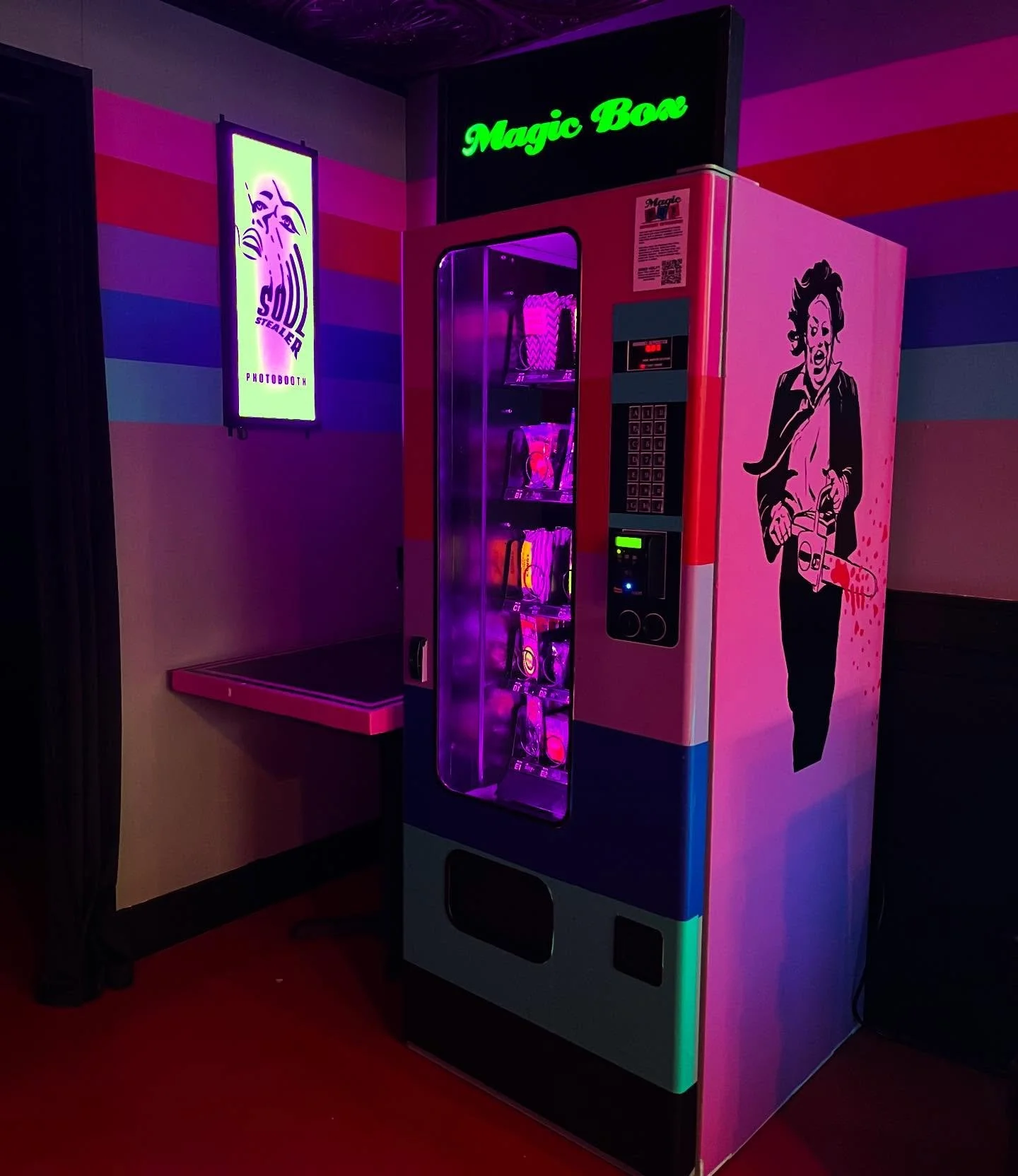 Here&rsquo;s what&rsquo;s happening at Portland area Magic Box locations this weekend:

Friday
Karaoke 7 PM at @chopstickshowcanbe

Sunny War 8 PM at @getdownpdx

Cyrus Nabipoor Quartet 8 PM at @jacklondonrevue

Fontaine / Korey B / Saige Wolley 8 PM