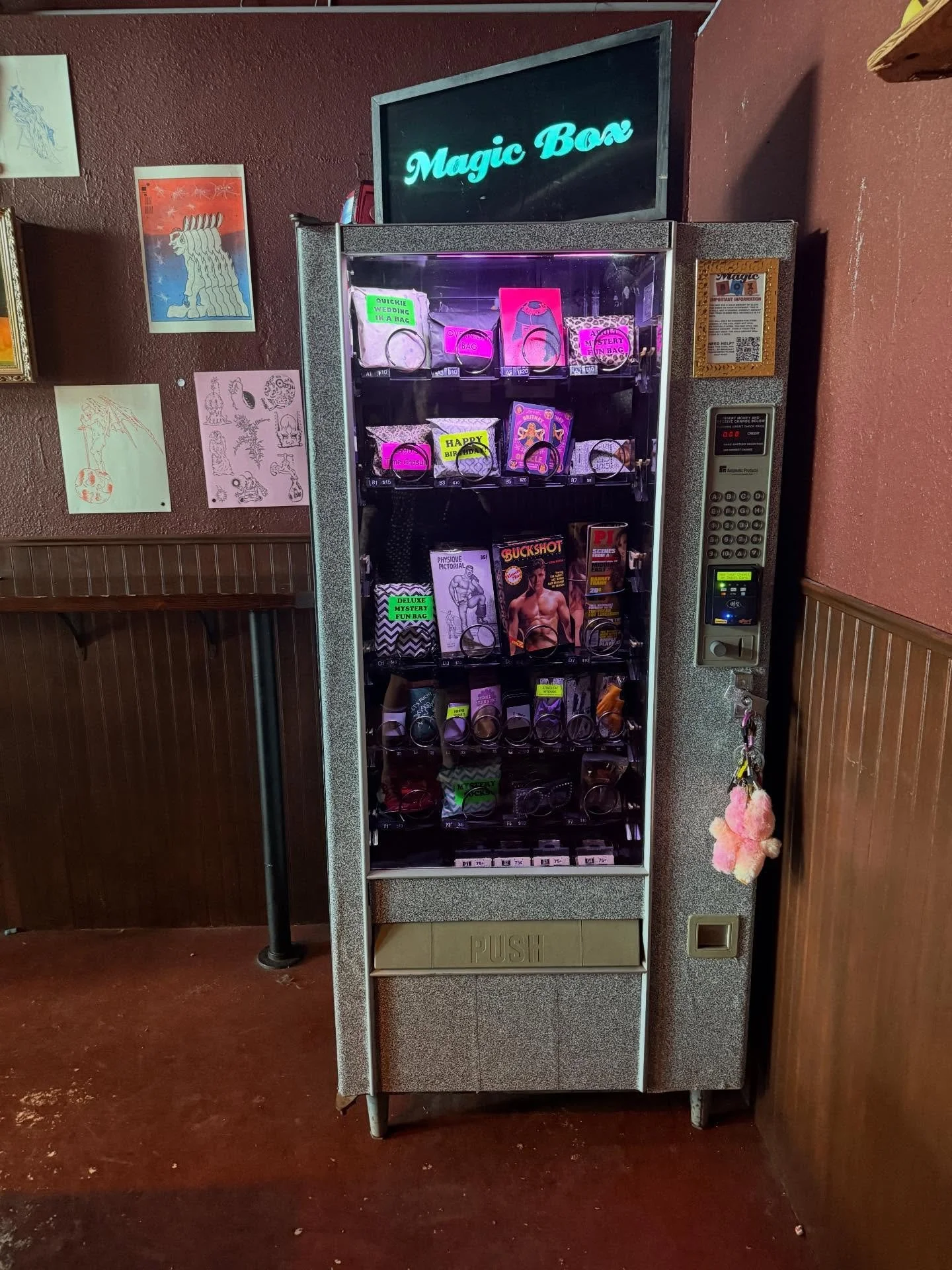 🚨New Location Alert! 🚨 @troublepdx is the new neighborhood bar on SE Division, near Mount Tabor, that feels like a dive bar in the nineties. Cari decorated the machine in a pattern familiar to Gen X-ers and elder millennials. IYKYK. @troublepdx are