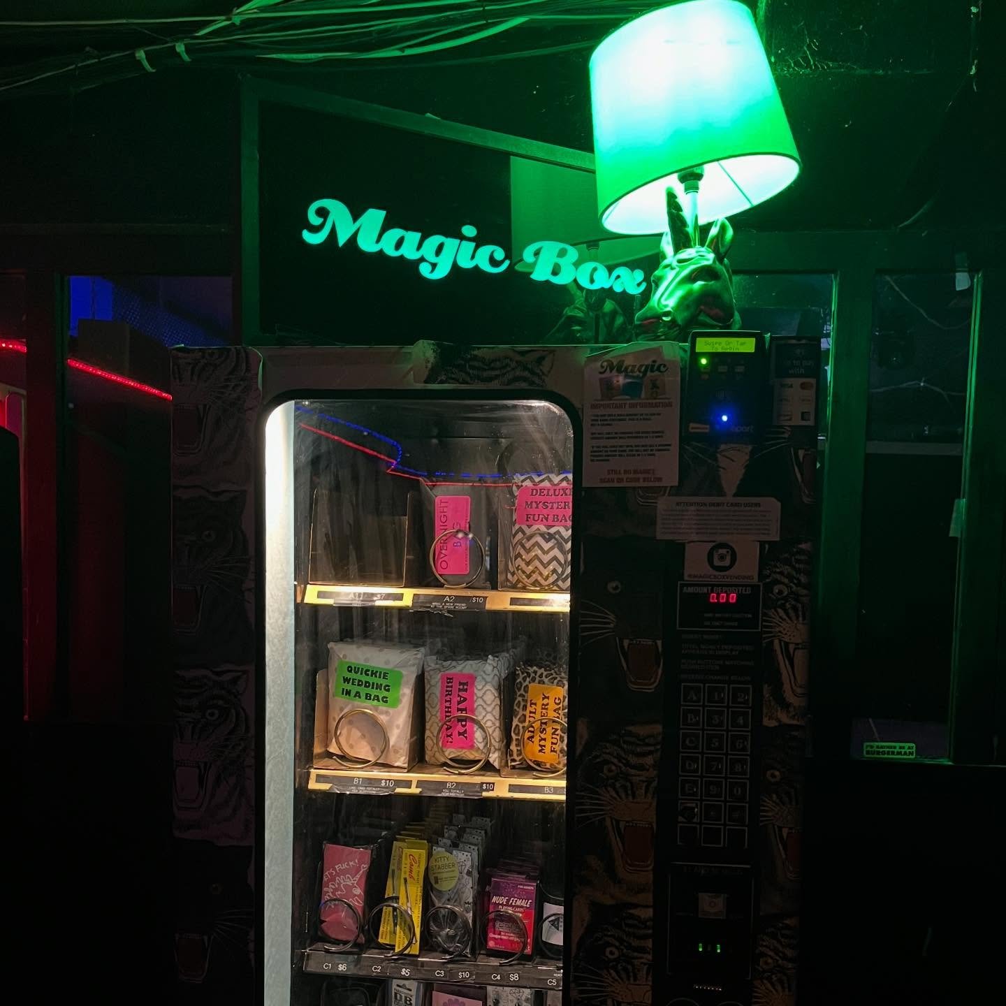 Looking for something to do this weekend? Here&rsquo;s what&rsquo;s happening at some Portland area Magic Box locations:

Friday
@portlandnightmarket 4-11 PM at 100 SE Alder 

Karaoke 7 PM at @chopstickshowcanbe

Rochelle Gordon 8 PM at @jacklondonre