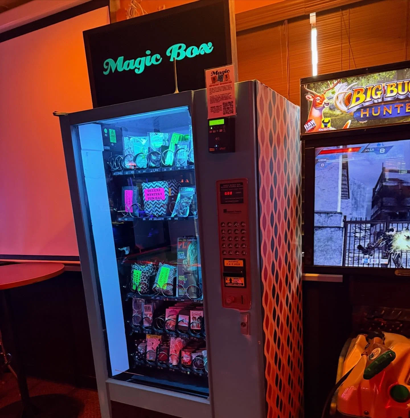 🚨 New Location Alert 🚨 Looking for a Magic Box on 82nd? @pappys.pdx has a jukebox, pool tables, a good happy hour and this cutie of a Magic Box! 

#magicboxvending #weirdvendingmachines #portland #keepportlandweird #82ndaveportland
