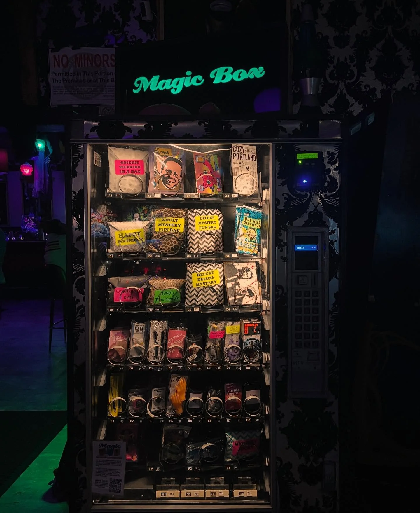 It&rsquo;s the weekend! It&rsquo;s gorgeous! It&rsquo;s time for some fun! Here&rsquo;s what&rsquo;s happening at some Portland area Magic Box locations: 

Friday
Karaoke 7 PM at @chopstickshowcanbe

Dumbo Gets Mad with Dante Elephante 8 PM at @jackl