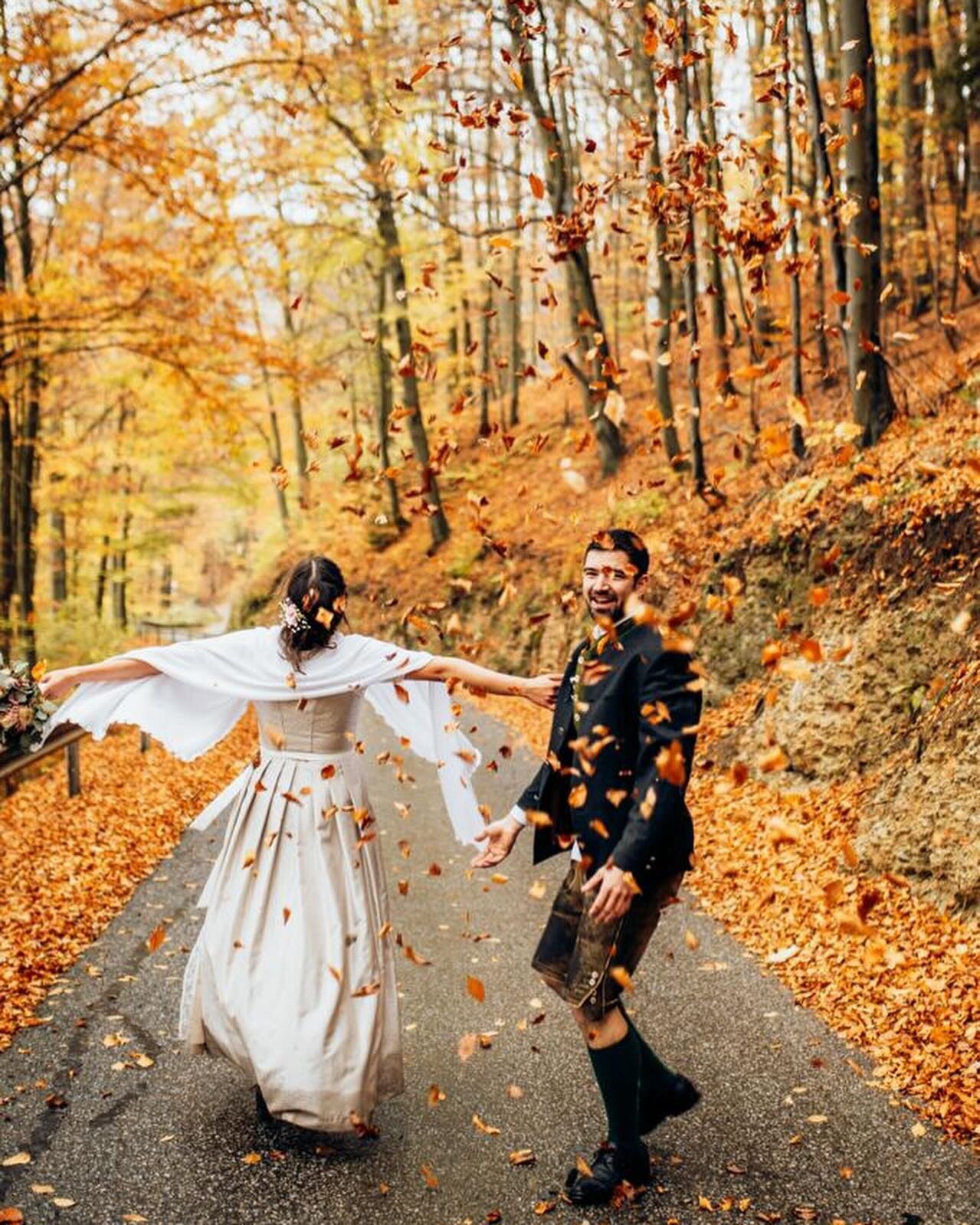 gotta love autumn weddings, right? ❤️&zwj;🔥 #autumnwedding #thosecolors #inlove