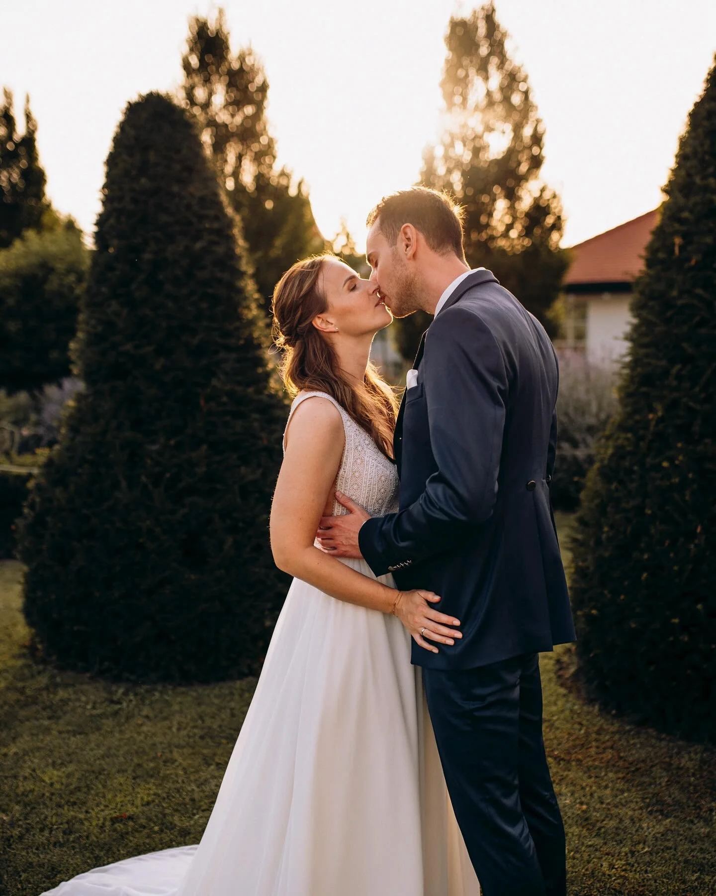 ✨Natalie &amp; Maximilian ✨ haben sich vergangenen Samstag das Ja-Wort gegeben. Danke f&uuml;r euer Vertrauen und diesen wuuundersch&ouml;nen Tag mit euch! #aboutlaatsaturday #weddingphotography #welovewhatwedo