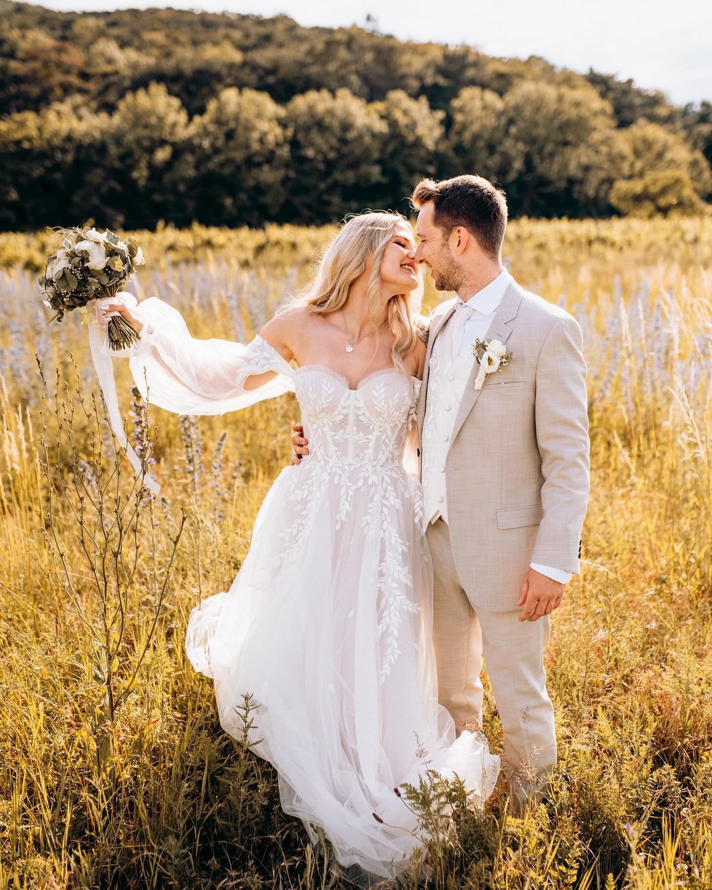 Regel Nummer 1 am Hochzeitstag: ✨ HABT SPASS! ✨ Danke, Celine und Alexander, f&uuml;r einen wundersch&ouml;nen Tag mit euch 😍

#wedding2024 #justmarried #hochzeitsfotografie