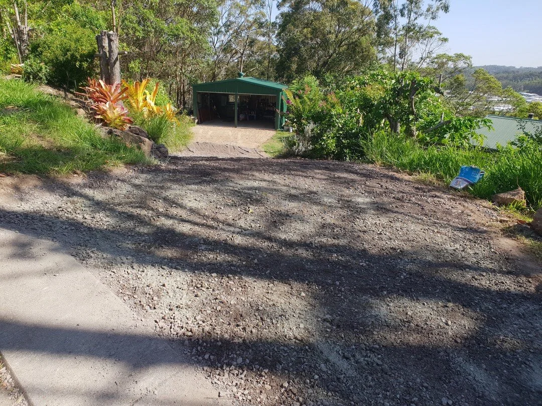 DRIVEWAY FACELIFT 👷🏼 You'd never guess that this driveway took out a muffler before I filled, levelled and reshaped it. Client was very happy with their new driveway 😍

Call Luke for quality Earthmoving on 0403 646 556.

#kubota #sunshinecoastexca