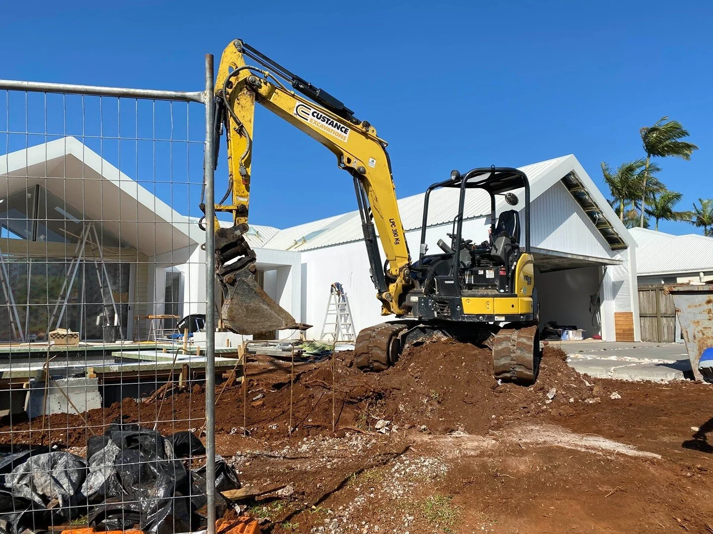 On site in Buderim today, loving this stylish build by @ty.style , this home will be a modern masterpiece when completed 👌🏻 #SunshineCoastExcavations #SunshineCoastEarthmoving #SunshineCoastBuilders