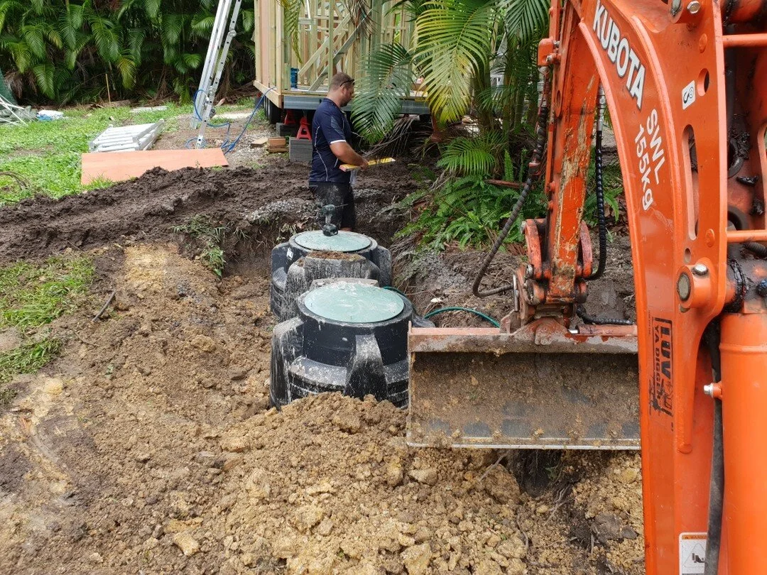 HAPPY MONDAY 👷🏼
Digging and installing 2 new septic tanks 💩

Call Luke on 0403 646 556 for quality earthmoving services.

#sunshinecoastexcavations