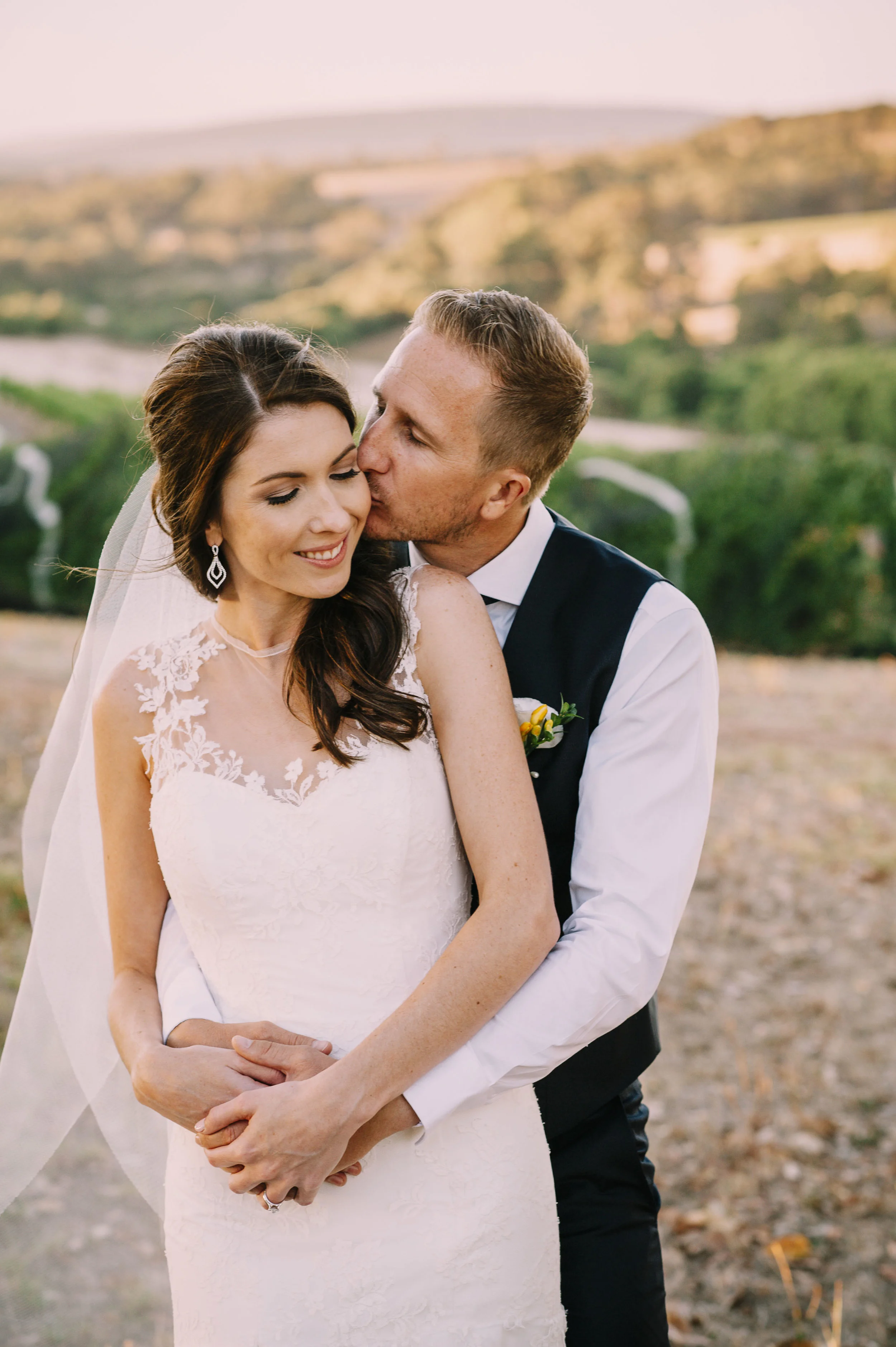BRIDE AND GROOM AT WILLS DOMAIN