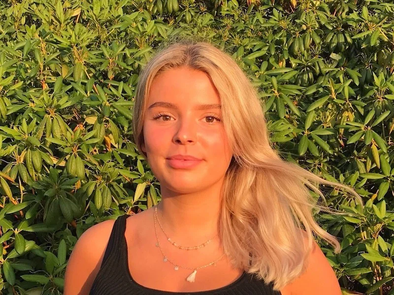 Ida Liikamaa undervisar i pyttedans, barndans och disco. Ida har dansat sedan hon var 6 år och har tävlat sedan 10 års ålder. Hon har tävlat i både Disco Solo, Duo och Grupp samt Disco Freestyle. Ida har även tävlat i konstnärlig dans.