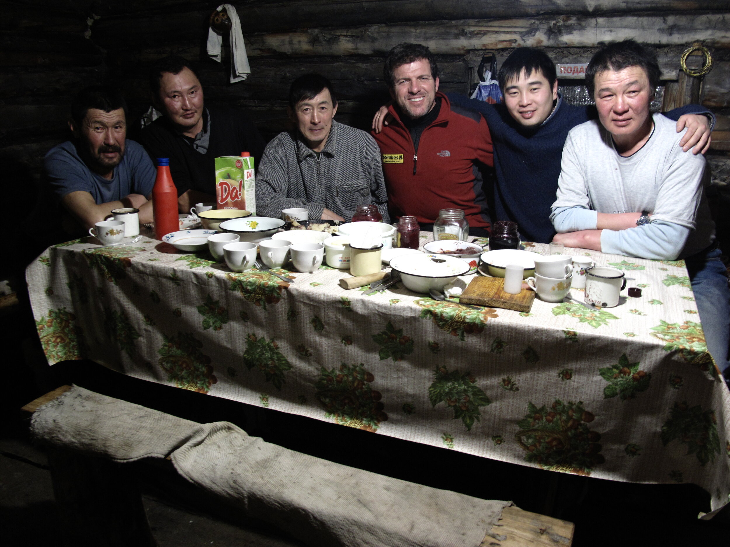 cena con los cazadores.JPG