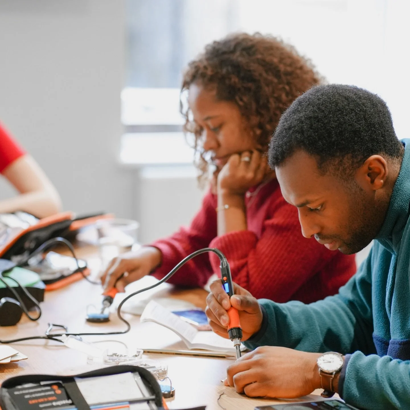 Last weekend, we hosted a relaxing crafternoon feat. card-making, biscuit decorating, and pyrography stations, whilst enjoying delicious treats and good conversation! It was great to hang out with friends from all four services and to make new ones, 
