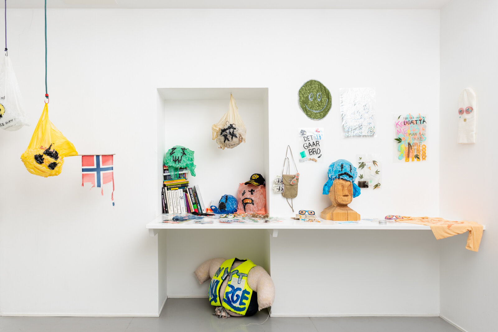  Self-portrait spectacles | Emojimasks  Installation view  Foto Thomas Tveter 