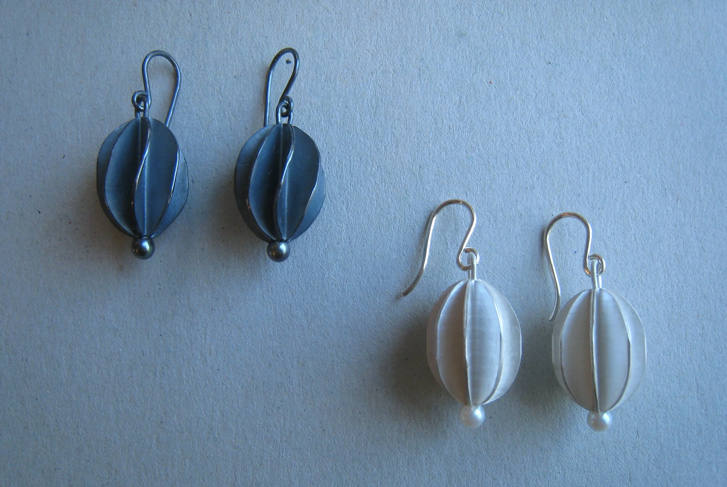  Pearl earrings, silver with freshwater pearl 