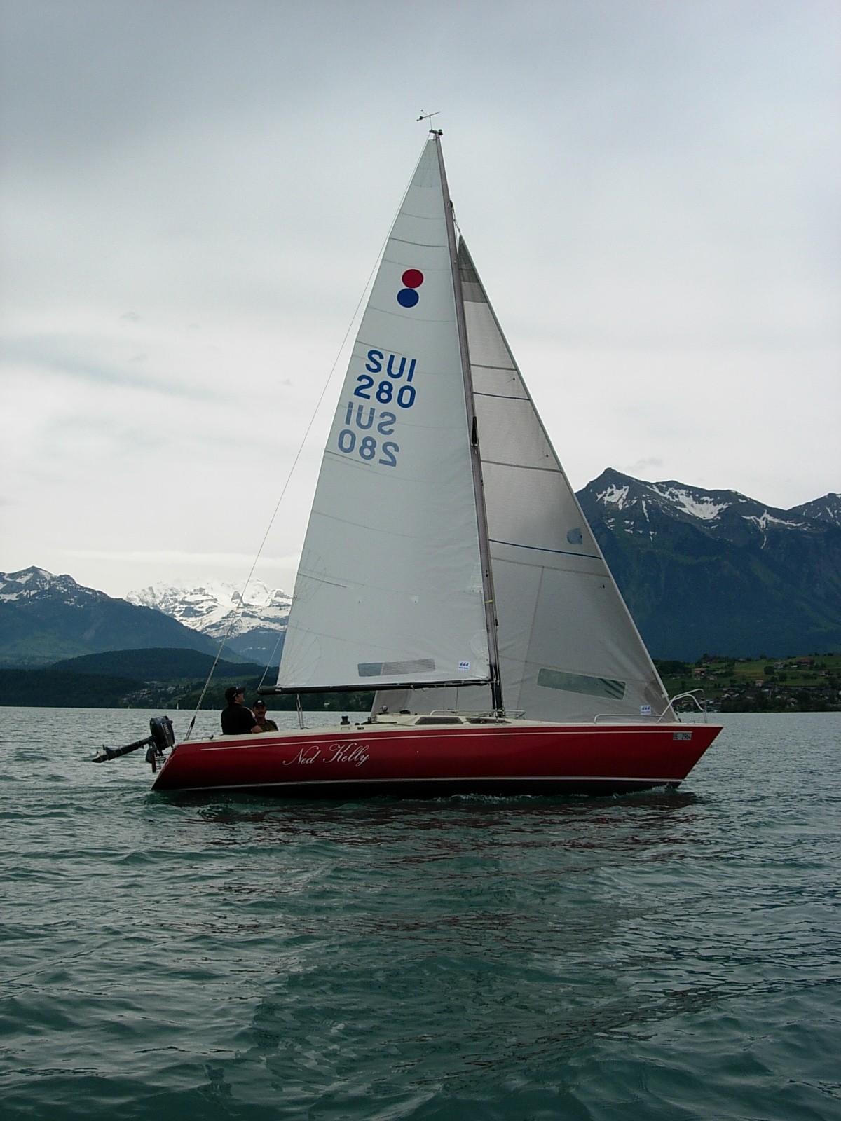806 mit Square-Dacron- Grosssegel und MAXX- Pentex-Genua