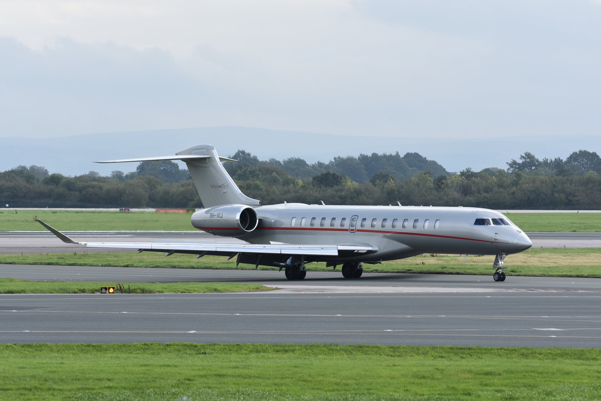 27th September 2026 - VistaJet Bombardier Global 7500 9H-VIJ arriving from Cascais, later departed to Abuja.  Photo: Mike Davies