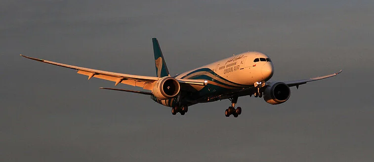 The last rays of sun captured a powerful looking Oman Air B787-8 on short final -14th September 2019. Photo: Steve Seal.