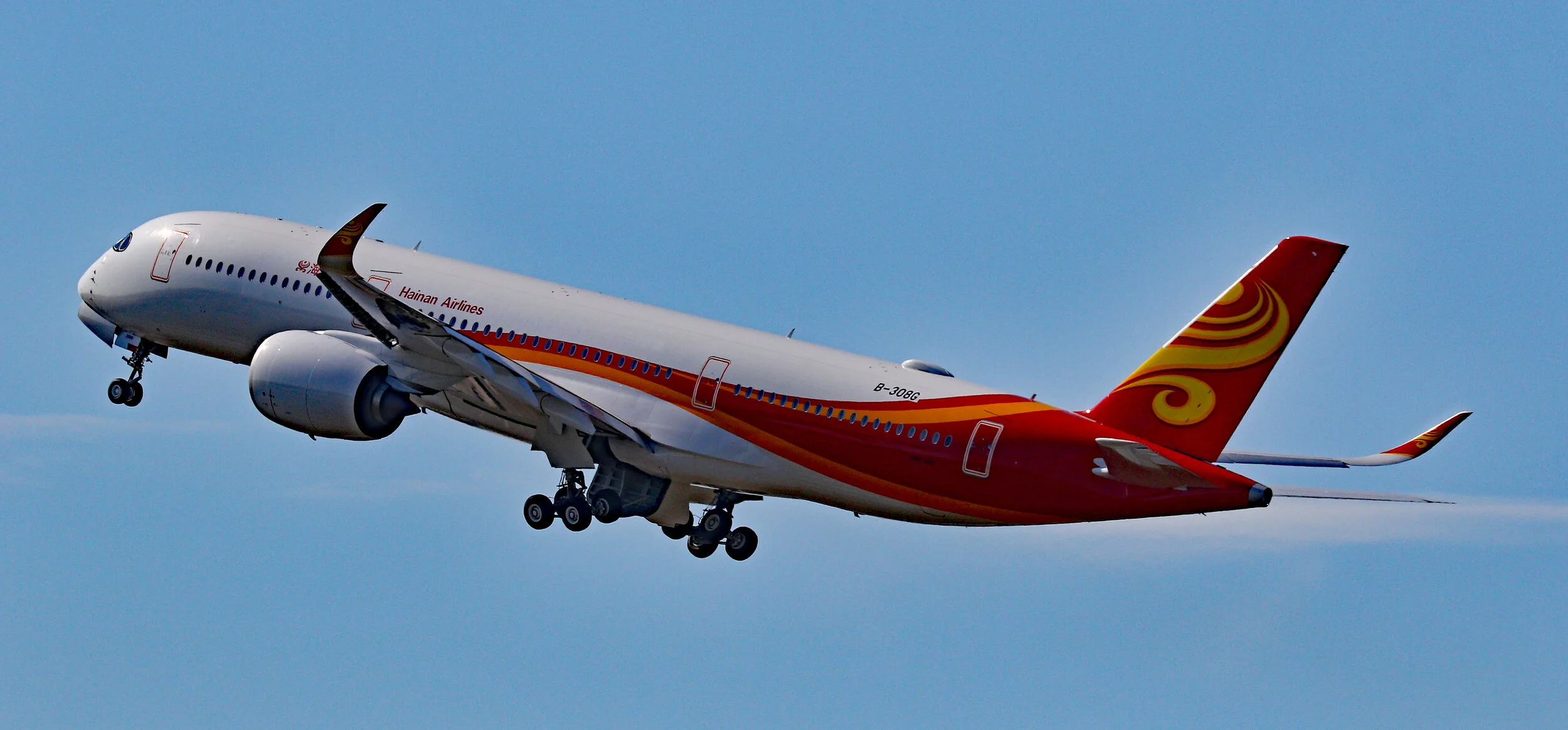 Hainan A350-900 B-308G departing Toulouse Blagnac on 20th September for pre delivery storage at Tarbes. Photo: Maurice Kime.
