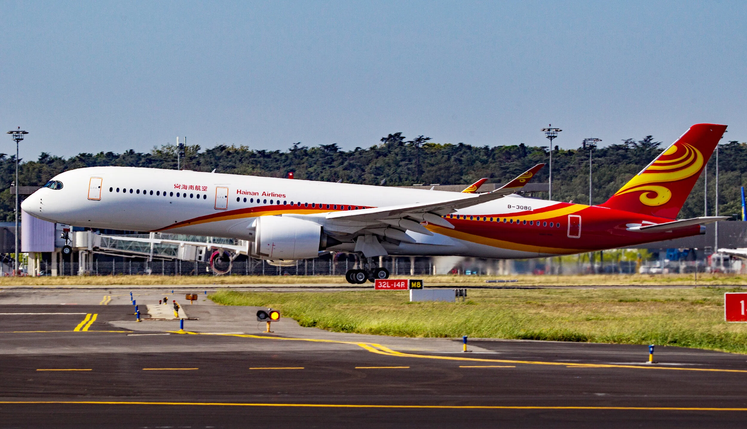 Hainans A350-900 B-308G departing for a test flight at Toulouse Blagnac on 19th September. Photo: Debbie Riley