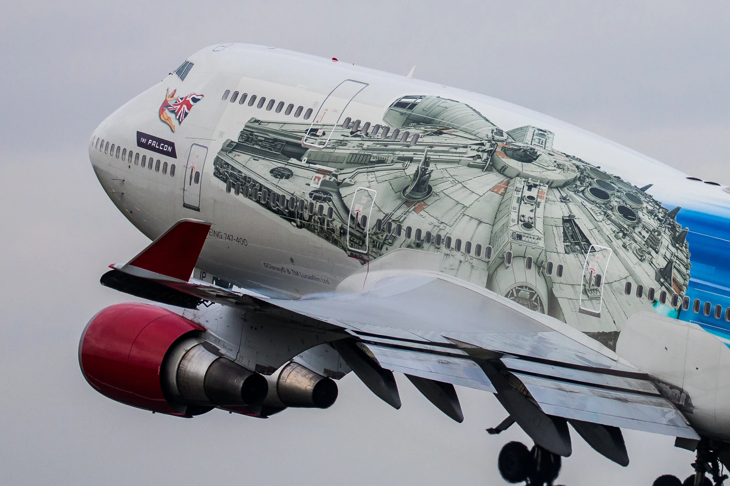 Mike Grundy got up close and personal this morning (24th October) with Virgin Atlantic’s B747-400 G-VLIP “The Falcon”