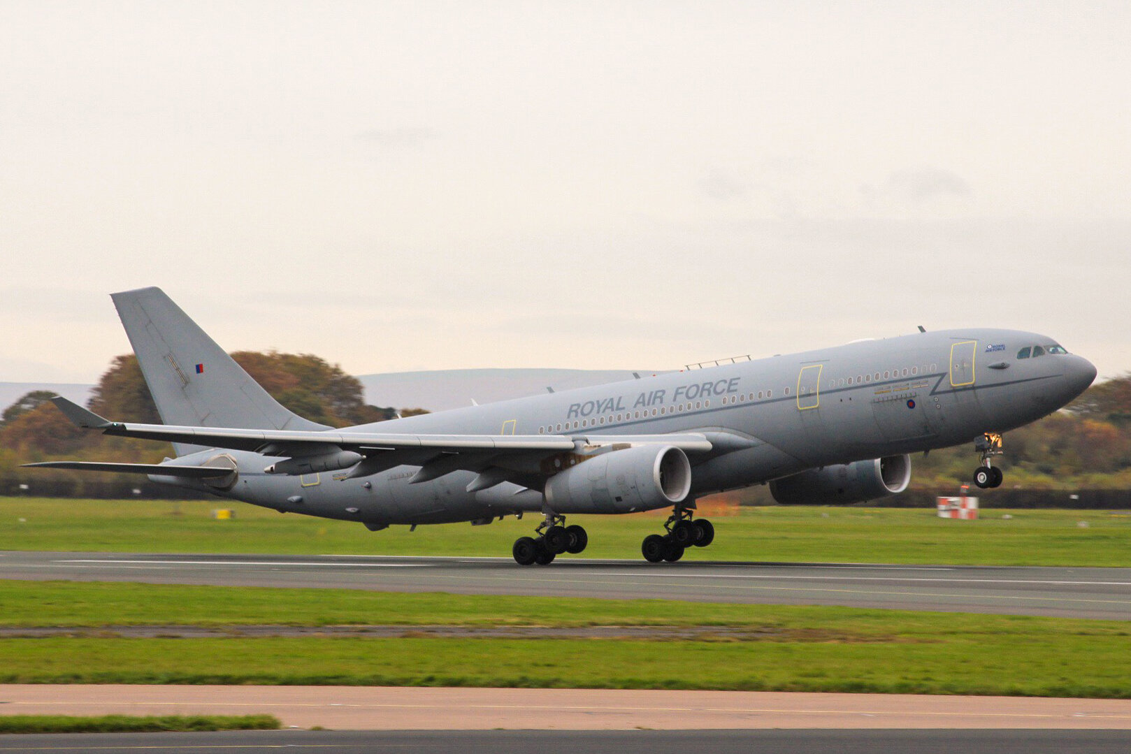 A big thanks to Owen Fleming for braving the cold November weather on Saturday 9th November. However, I think this shot from the RVP justified it! RAF A330 Voyager ZZ337 was very nicely photographed rotating from Runway 23 Right.
