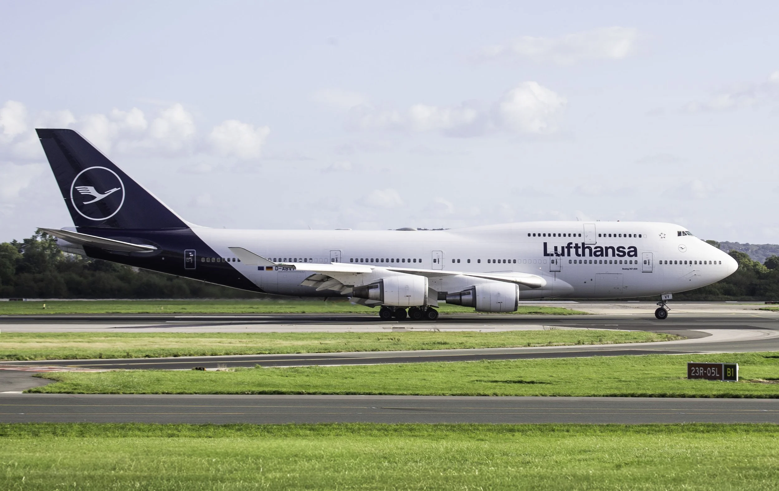 26th September 2026 - Lufthansa B747-400 D-ABVY diverted into Manchester due to a technical problem.  The aircraft was routing Frankfurt - Toronto.  Photo: Debbie Riley