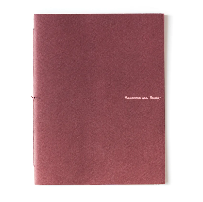 Blossoms & Beauty Neidhart & Schön Verlag, 1997 Catalogue English, 24 Pages 28,70 cm x 32,70 cm …. Im Kunstband “Blossoms & Beauty” hat der Kunstfotograf Peter Hebeisen aus Zürich, Schweiz, eine symphonische Komposition aus Farbe, Licht und weiblichem Körper, die Frauen klassischen und exotischen Blumen zuordnet. Die Komposition übersetzt das traditionelle Konzept der "Koloratur" eine virtuose Wiedergabe von Musik, in die Fotokunst. Wie eine Symphonie, die durch Bewegungen gekennzeichnet ist, die unterschiedliche Stimmungen und Gefühle ausdrücken, visualisieren Peter Hebeisens Porträts Emotionen, indem sie die Seele der Frau in die leuchtende Farbe der Blüten projizieren. "Chloé und Gladioli", "Margaret und Sonnenblumen" oder "Suzy und Hortensien" sind Darstellungen von Frauen und Blumen, die zusammen resonante Kompositionen für die Augen bilden.Die Fotografien waren als Diptychen konzipiert, die die Nahaufnahme einer bestimmten Blume und die Gegenüberstellung einer jungen Frau und dieser Blume umfassen, die durch ihre Art und ihr Aussehen zu verkörpern scheinen. Die Blumen umhüllen, kleiden und schmücken den Körper. Zusammen ausgestellt, bilden die Diptychen eine fließende, symphonische Bewegung, in der eine Farbe in die andere übergeht und die organischen Formen kommunizieren. .. In the photo & art book “Blossoms & Beauty” photographer Peter Hebeisen Zurich Switzerlan produced a symphonic composition of colour, light and the female body, attributing women to classic and exotic flowers. The composition translates the traditional concept of ‘coloratura’ (It. colouring), a virtuoso rendering of music, into photographic art. Like a symphony, which is characterised by movements expressing different moods and feelings, Peter Hebeisen’s portraits visualise emotions by projecting the woman’s soul into the vibrant colour of blossoms. “Chloé and Gladioli,” “Margaret and Sunflowers” or “Suzy and Hydrangeas” are portrayals of women and flowers, together forming resonant compositions for the eyes. The photographs were conceived as diptychs comprising the close-up of a particular flower and a juxtaposition of a young woman and this same flower, which her nature and appearance seem to personify. The flowers envelope, dress and adorn the body. When exhibited together the diptychs all form a flowing, symphonic movement in which one colour flows into the next and the organic forms communicate. ….