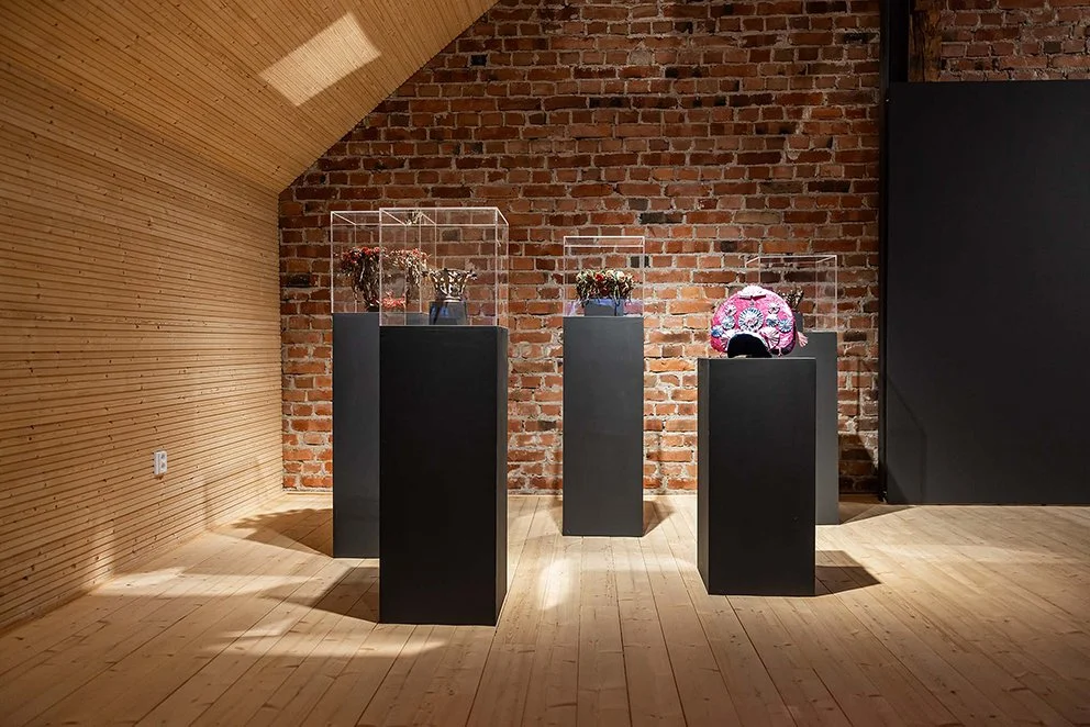 Valoon_kahlitut_Hanna_Koikkalainen_museolainat, morsiuskruunut_kuvat_Krista Luoma_-3.jpg