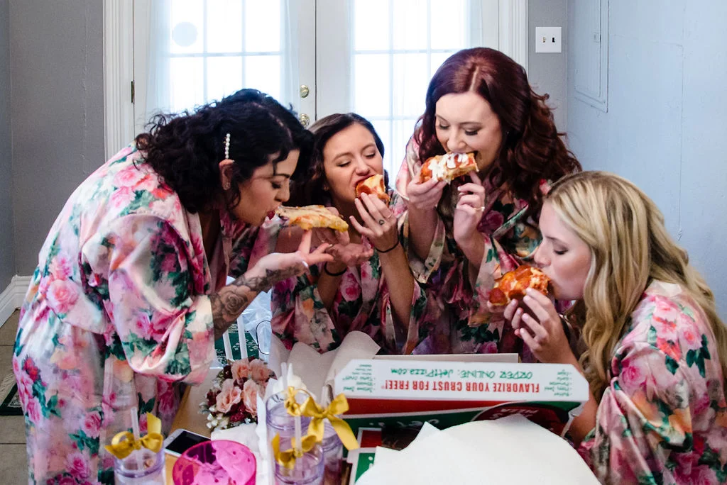 Grab a quick bite to eat before the ceremony!