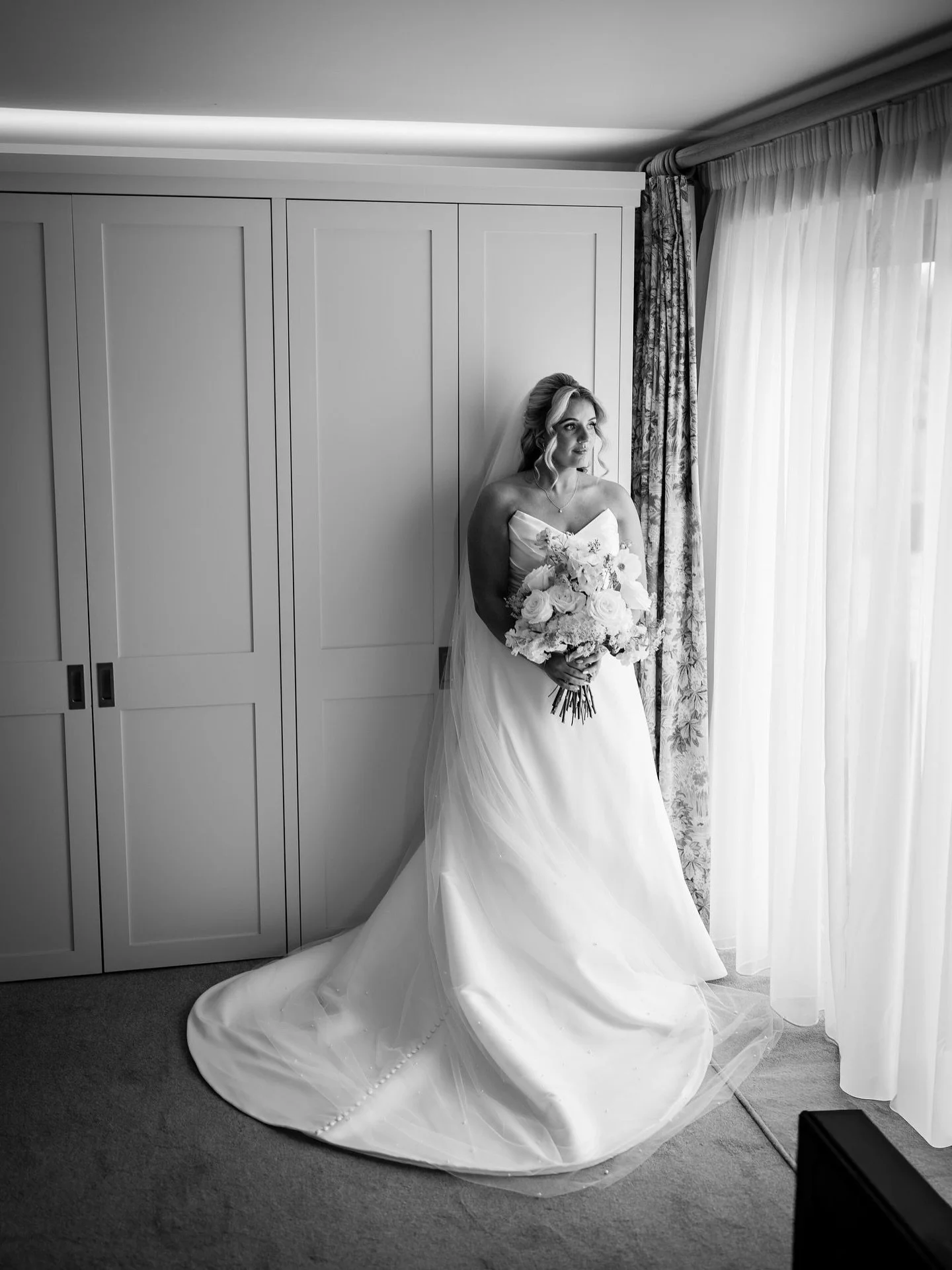 Bit of black and white for a Friday 🖤
@manorhillhouseweddings
&bull;
&bull;
&bull;
#weddingphotography #weddingday #weddingphotographer #weddinginspiration #weddingideas #bridetobe #engaged #weddingphoto #weddingplanning #weddings #engagement #insta