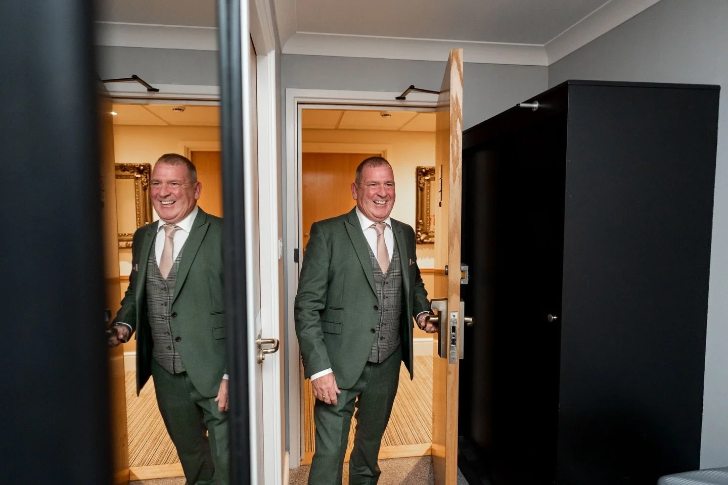 Always feel a bit emotional doing a first look 🥹
@southcrestmanor
&bull;
&bull;
&bull;
#weddingphotography #weddingday #weddingphotographer