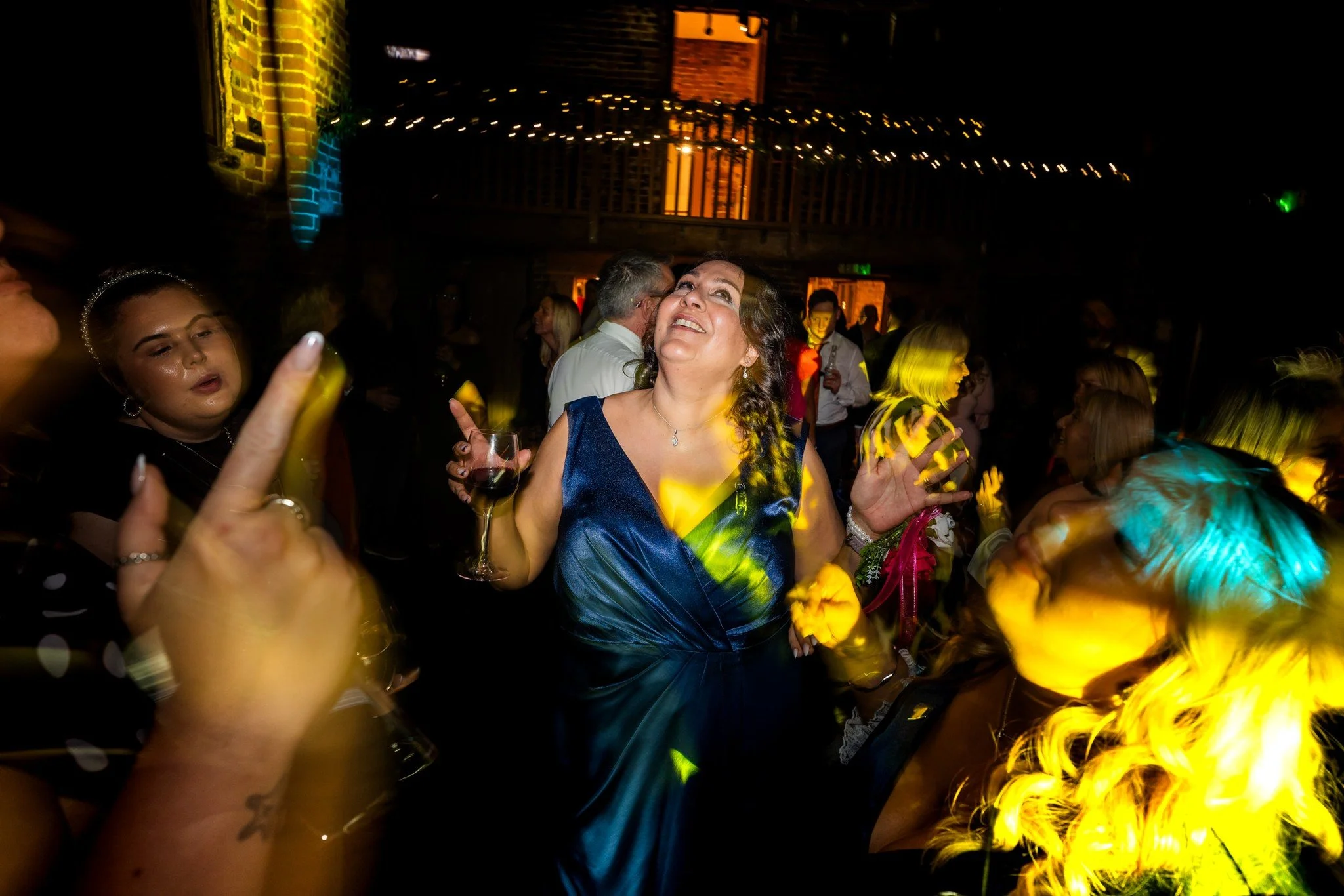 Dancefloor shenanigans.
Beats provided by the awesome James at @chamberlainevents 
Dancefloor and cocktails by the team @curradinebarns 
.
.
.
#worcestershireweddingphotographer #warwickshireweddingphotographer