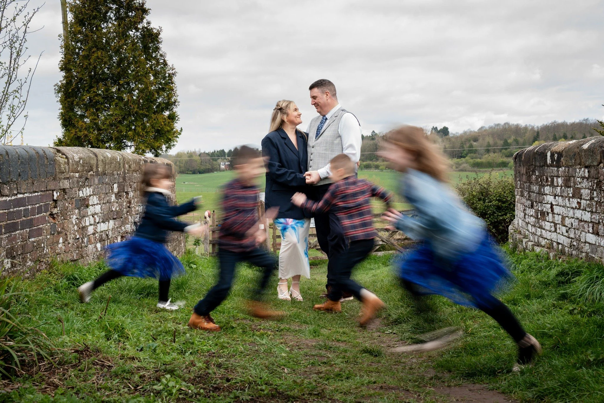 If the kids won't stop running about, work with em 🤣
Loved working with this set of legends!
.
.
.
 #worcestershirephotographer #familyphotography #familyphotography❤️