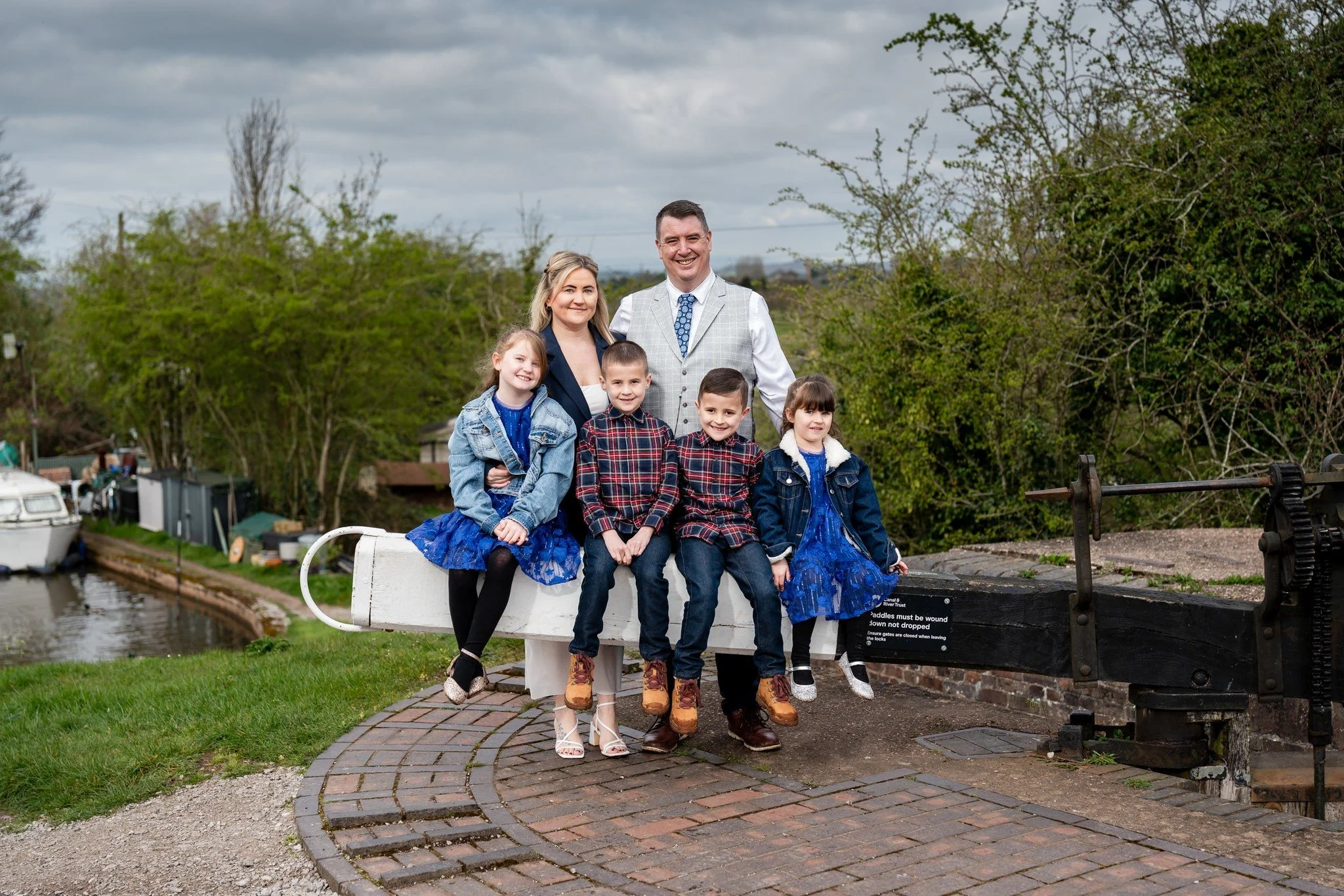 Wish I could get my four to sit still for this long 💕
Definitely a promised Maccies on the way home I reckon 🤔
.
.
.
 #worcestershirephotographer #familyphotographer #warwickshireweddingphotographer