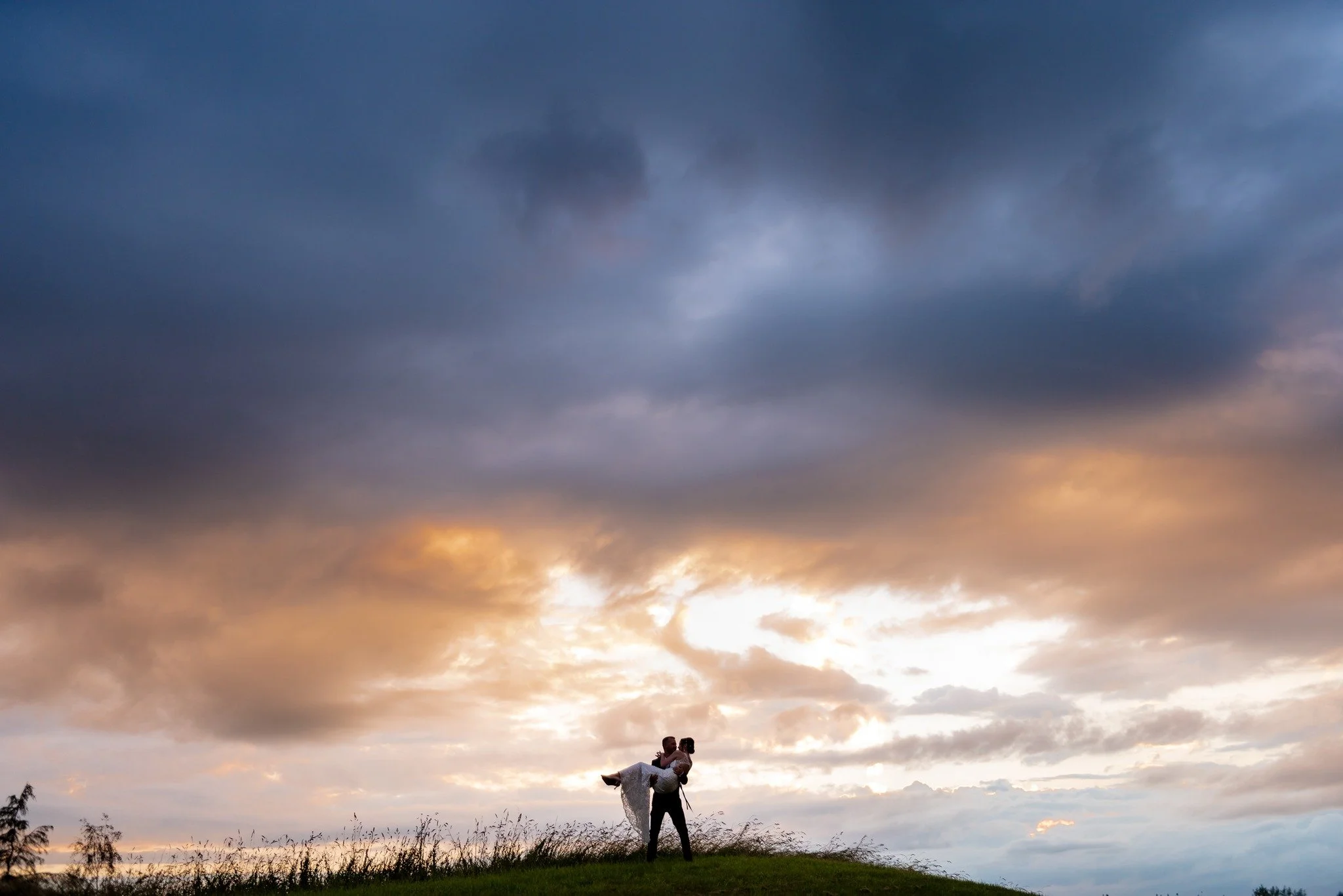 Want to enjoy your day and also get some quality photo's like this without all the faff and fuss? 
Get in touch and tell be about your plans for the big day 😊
https://www.stuartmyersphotography.co.uk/weddings
.
.
.
#worcestershireweddingphotography 