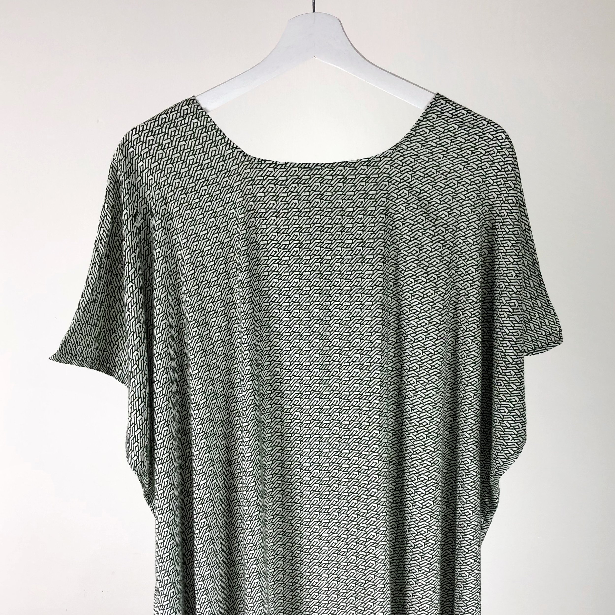 White and Dark Green Abstract Baati