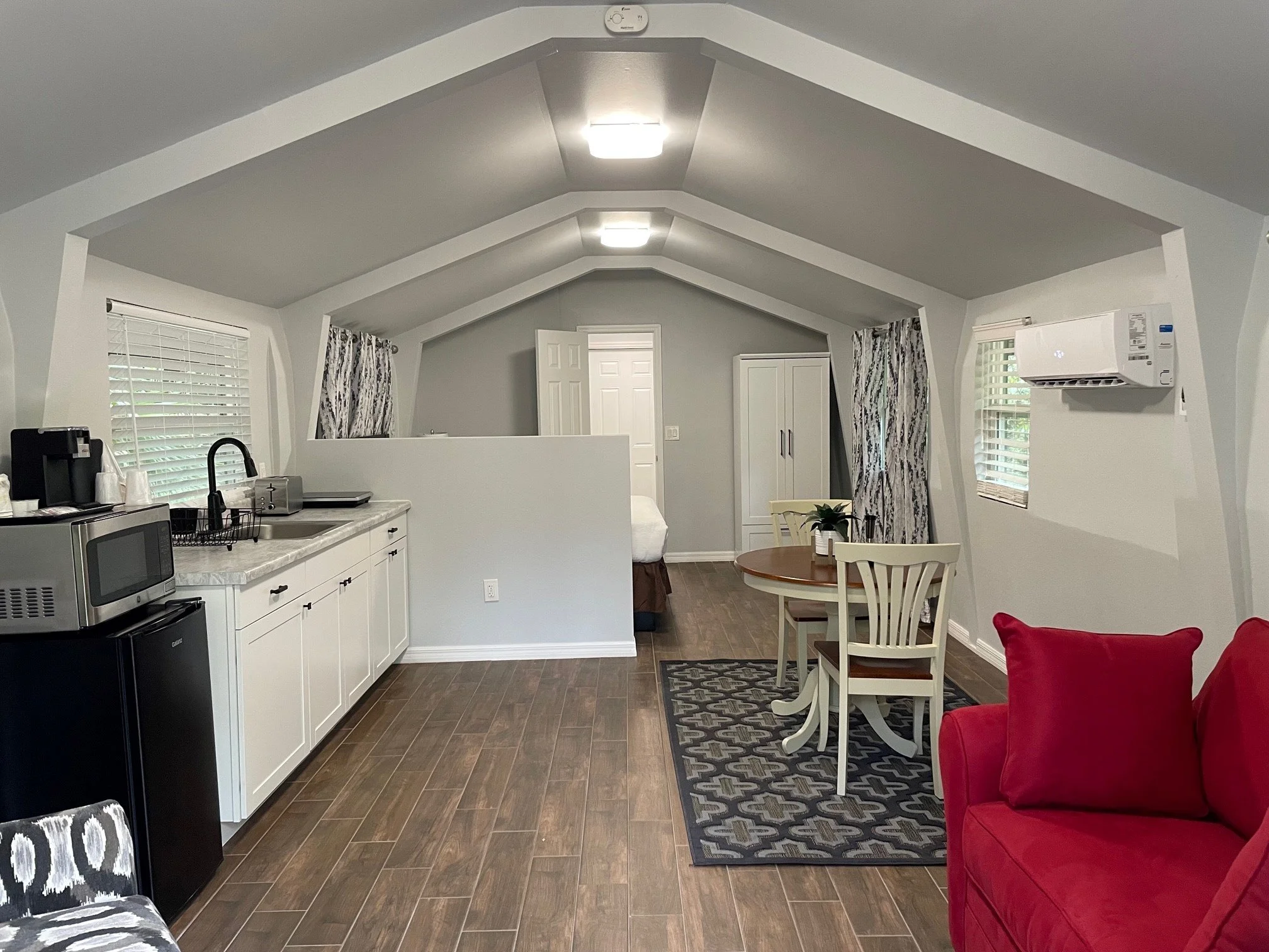 Cabin 1.jpg