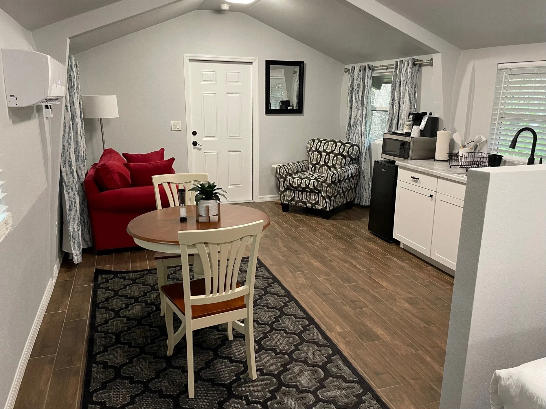 Cabin 7.jpg