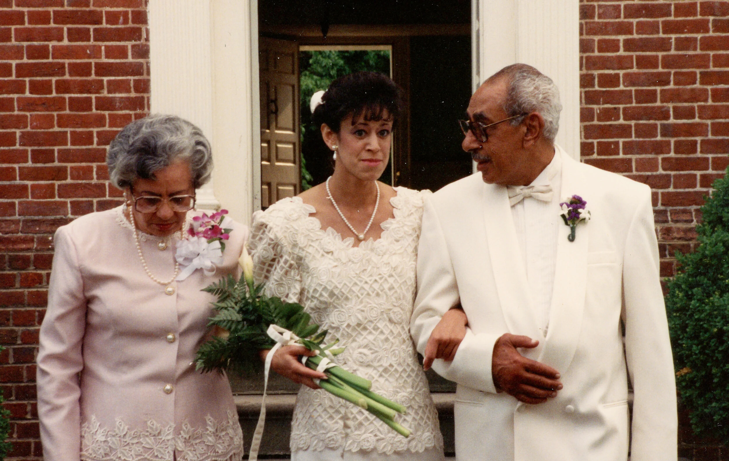 At the wedding, Dawlat, Dahlia and Anwar - photo by Cathy Summers, 1994